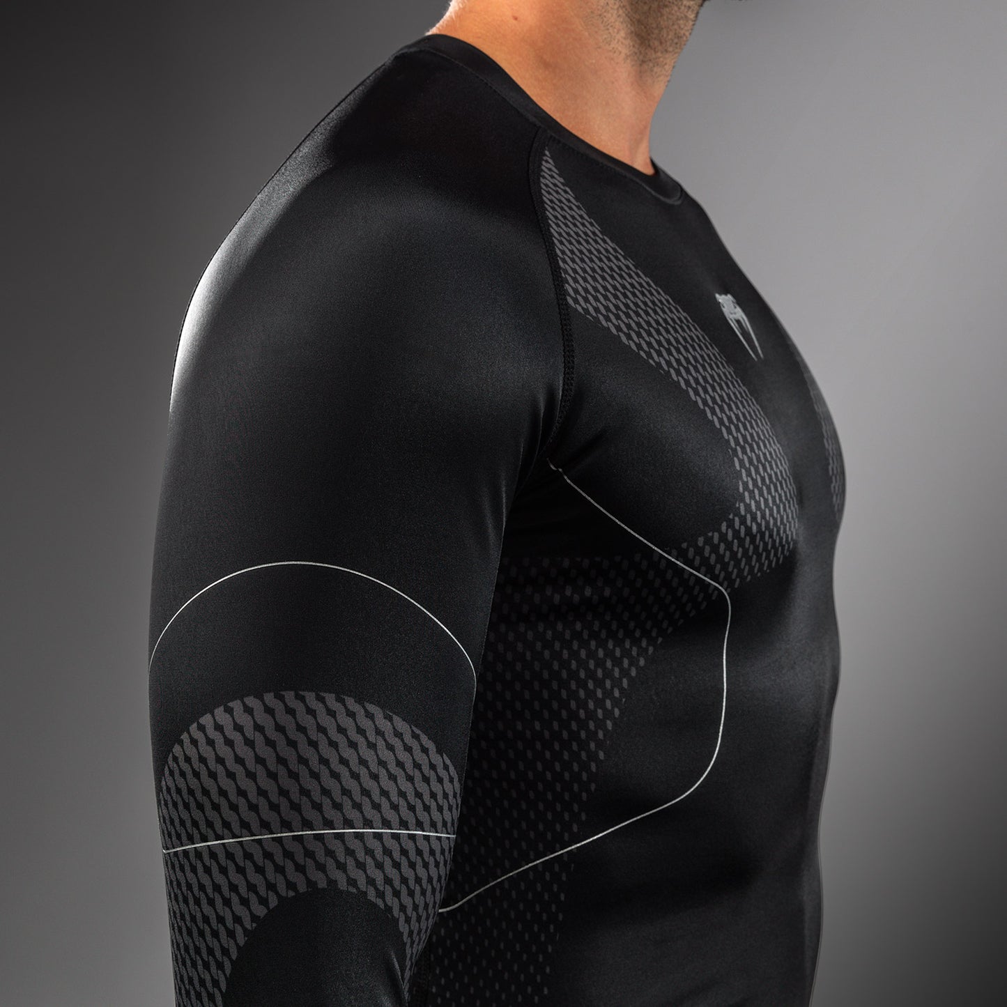 Venum Nexus Rashguard Manga Larga – Negro/Plata