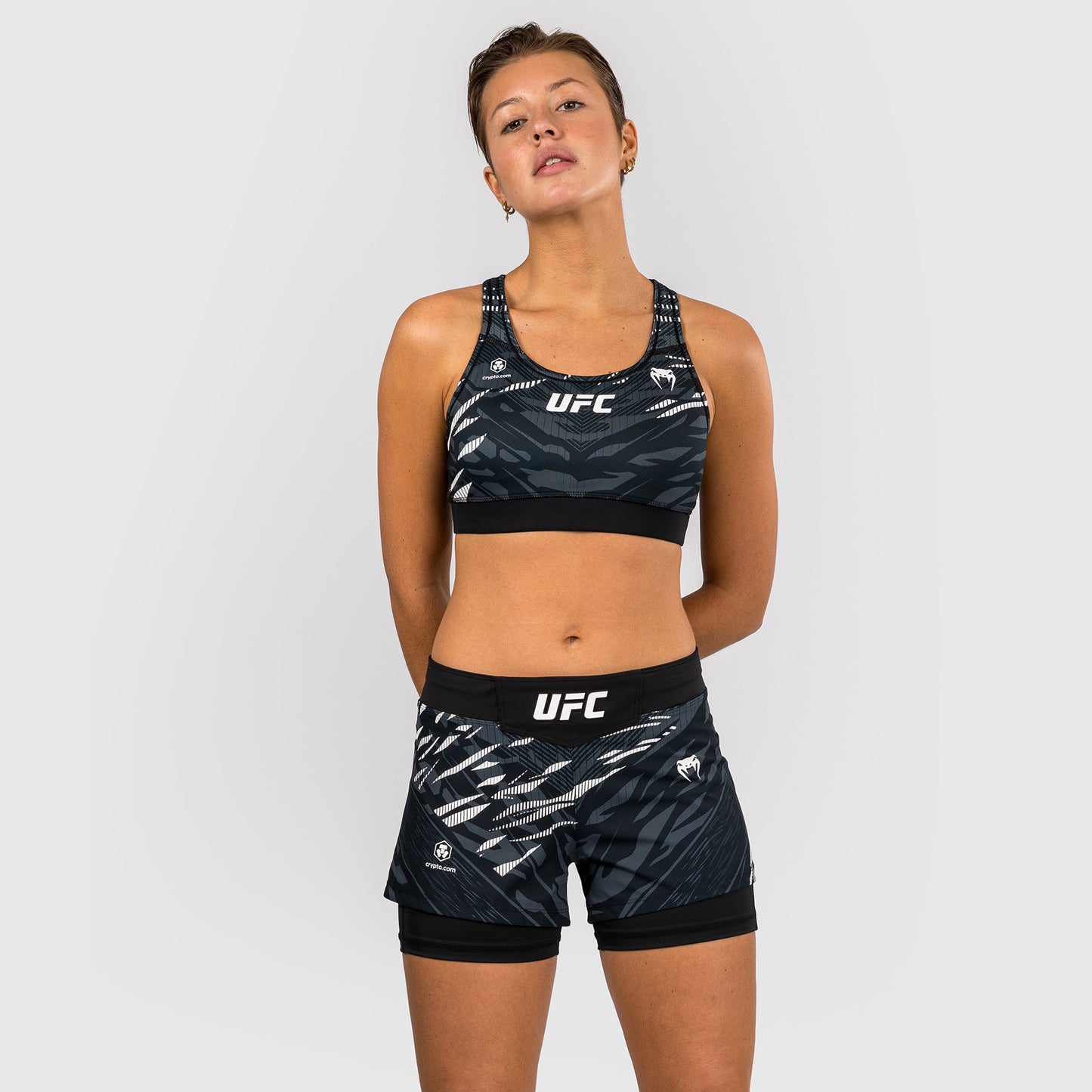 UFC Fusion by Venum Personalizados Authentic Fight Night Shorts de Lucha para Mujer - Negro