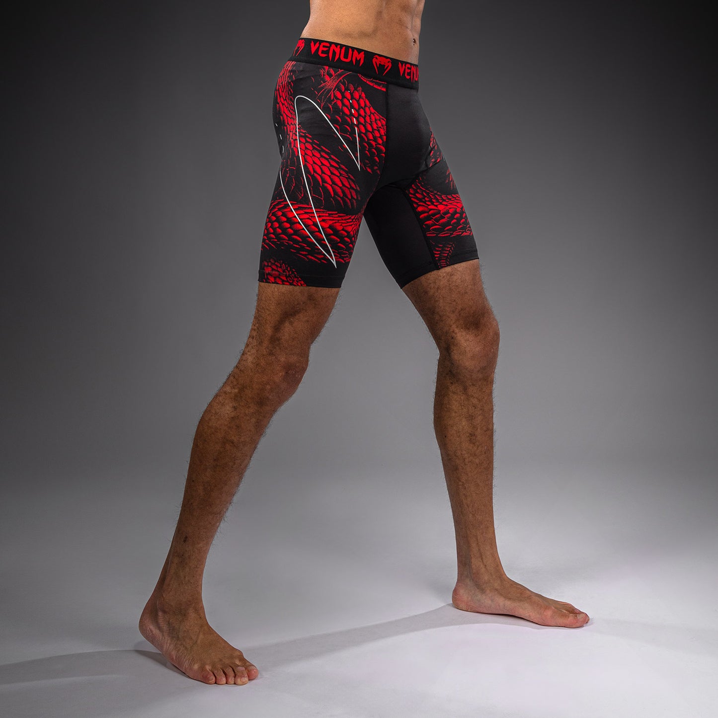 Venum Matupa Short de Compresión - Negro/Rojo/Plata
