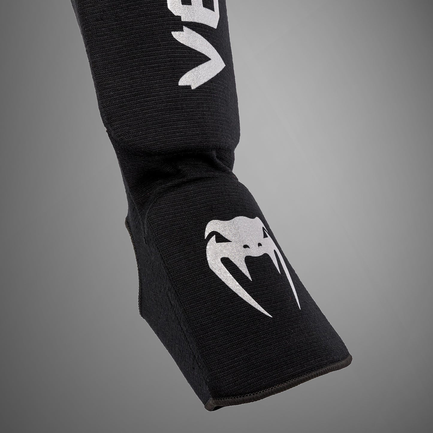 Venum Kontact Espinilleras - Negro/Plata