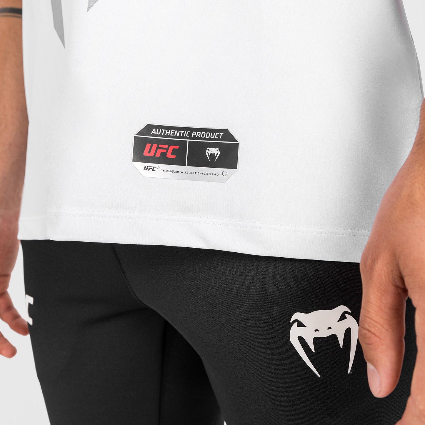 Camiseta UFC Venum Authentic Fight Night 2.0 Hombre - Blanco