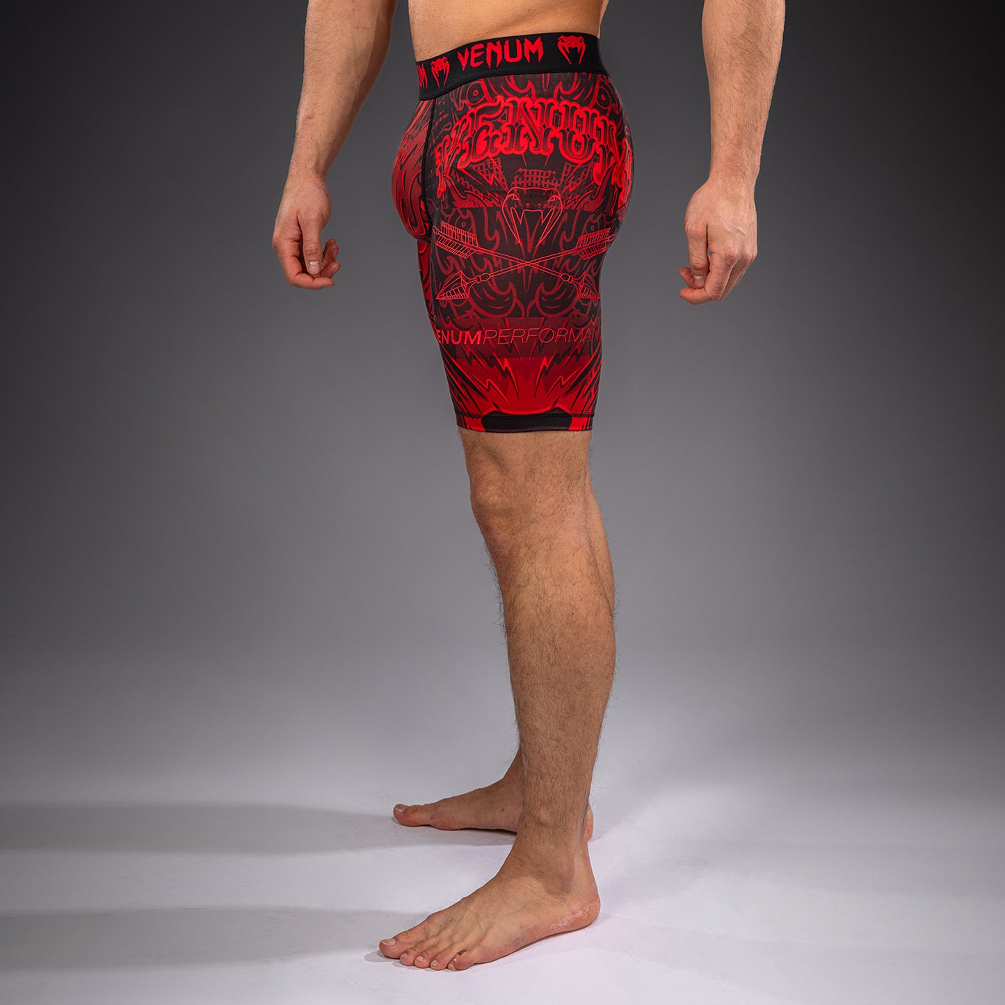 Venum Wolf Atak Short de Compresión – Negro/Rojo