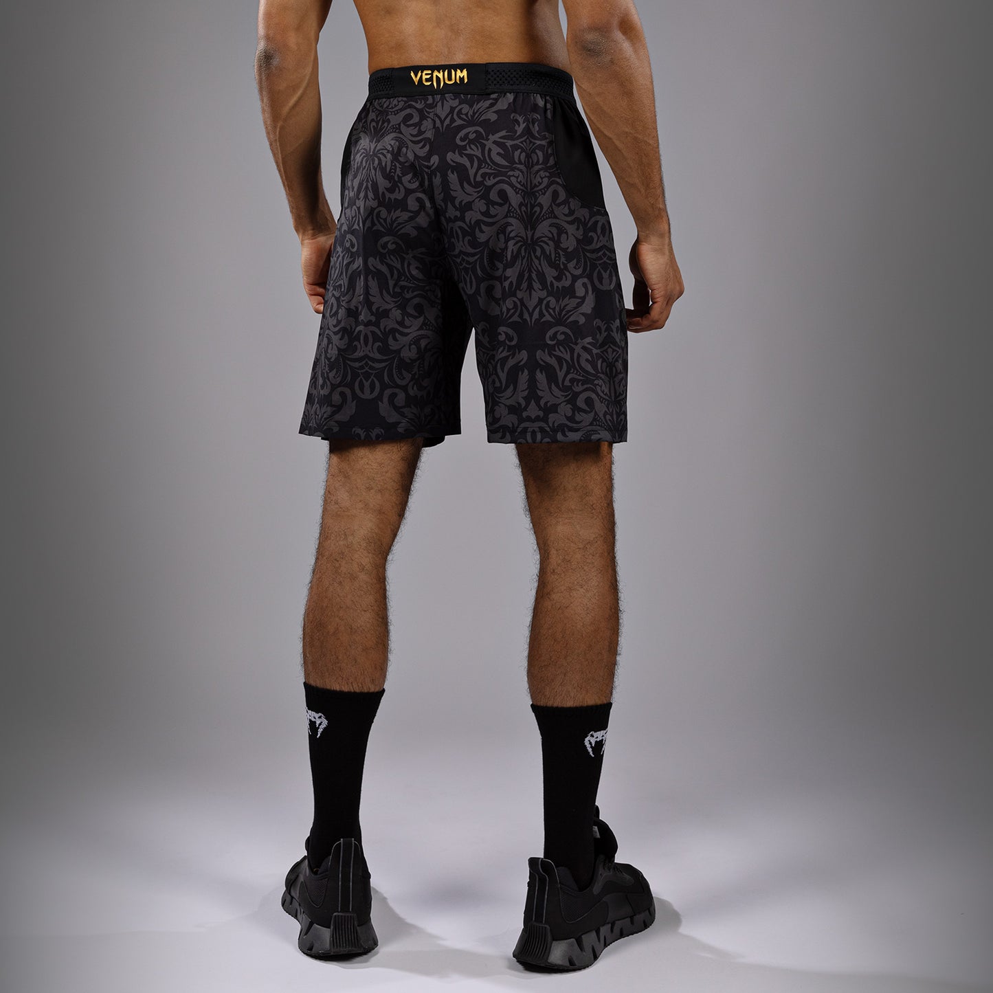 Venum x Topuria Unmatched Edition Pantalones de Entrenamiento - Negro/Dorado
