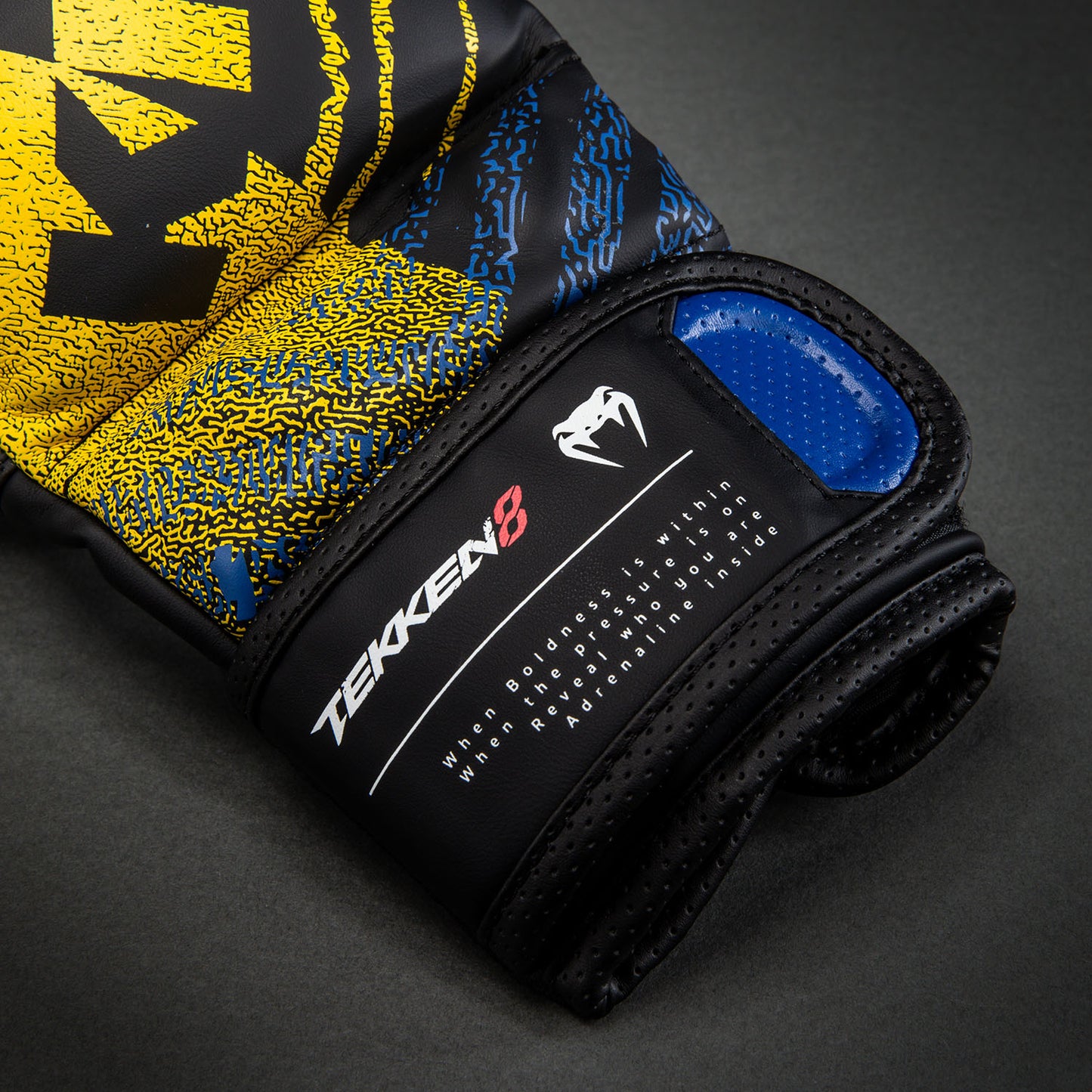 Venum x TEKKEN 8 Guantes de sparring King - Negro/Amarillo