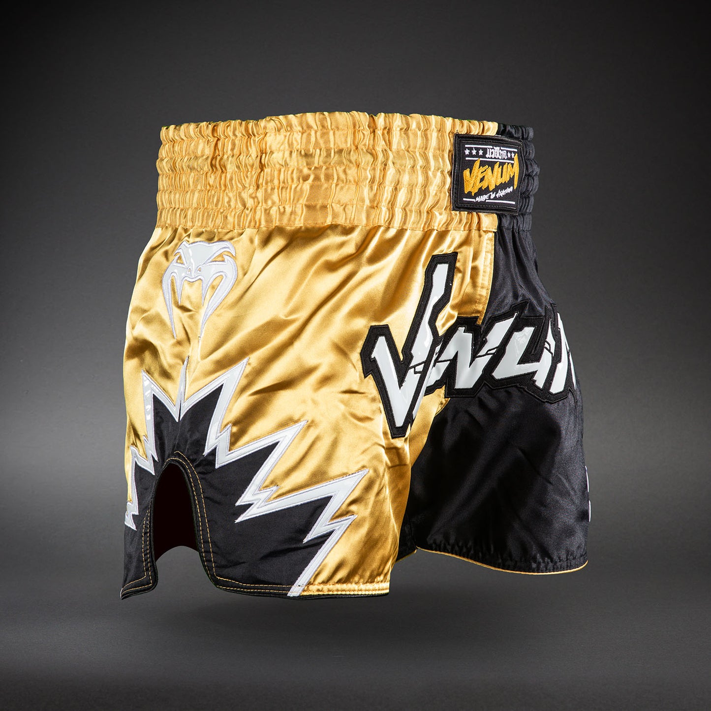Venum Inferno 2.0 Pantalones Cortos de Muay Thai - Negro/Oro