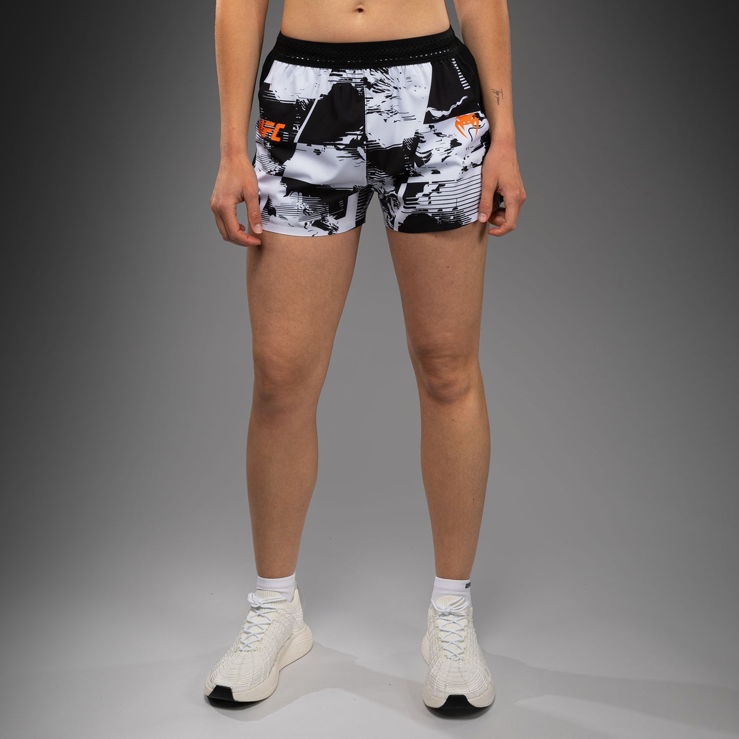 Venum UFC Zenith Authentic Fight Week Short Performance para Mujer – Blanco