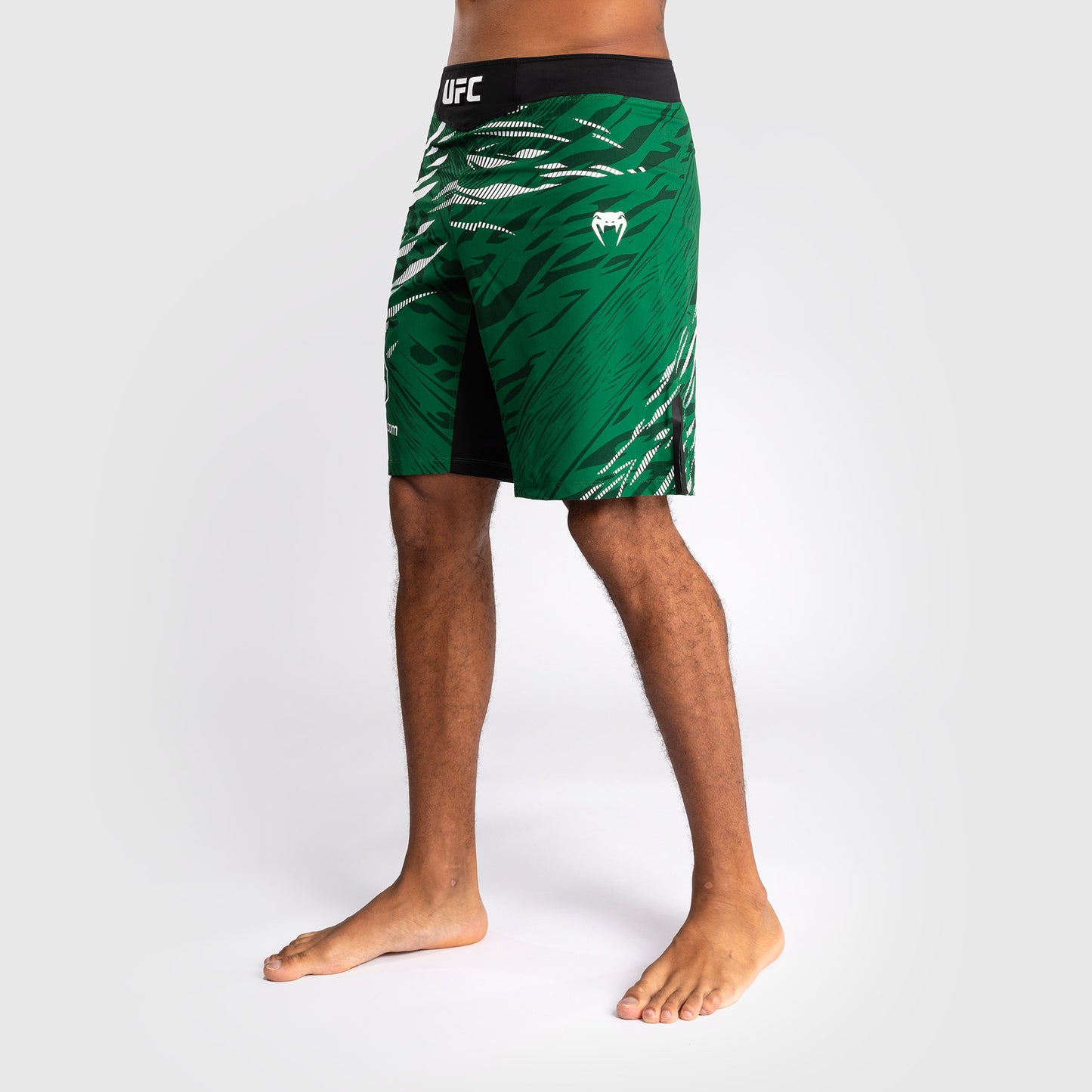 UFC Fusion by Venum Personalizados Authentic Fight Night Shorts de Lucha para Hombre - Ajuste Largo - Verde