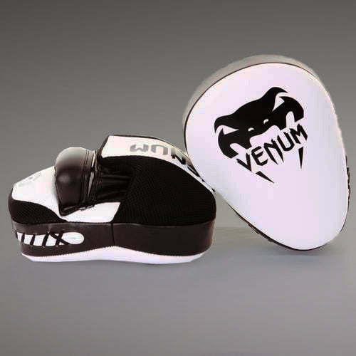 Manoplas de Boxeo Venum Cellular Tech 2.0 - Blanco/Negro (Par)