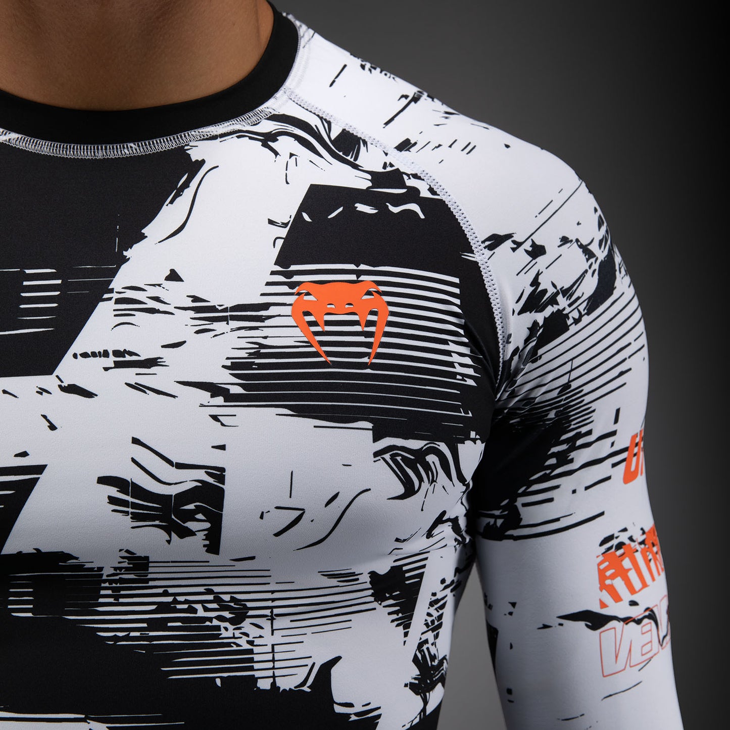 UFC Zenith by Venum Authentic Fight Week Rashguard de manga larga Performance Hombre - Blanco