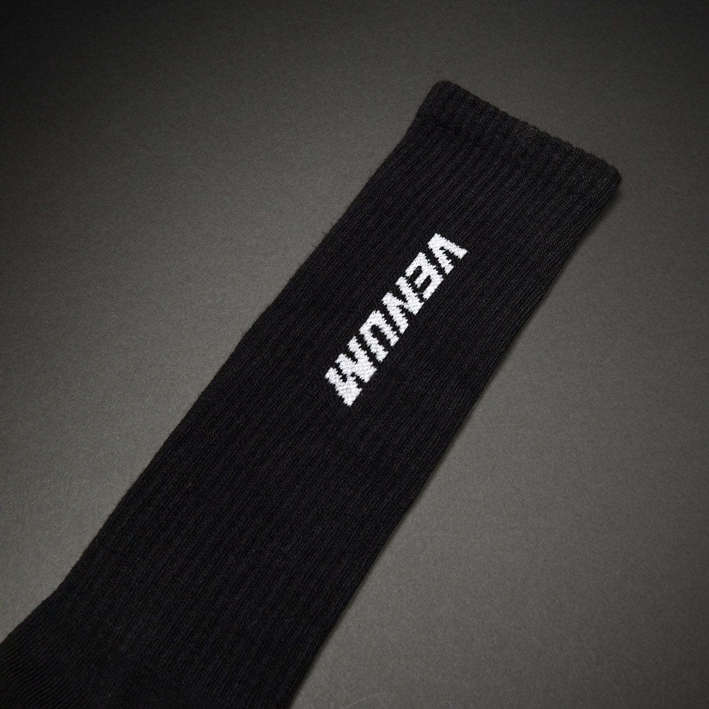 Venum Essential Calcetines Sobre la Pantorrilla – Negro/Blanco