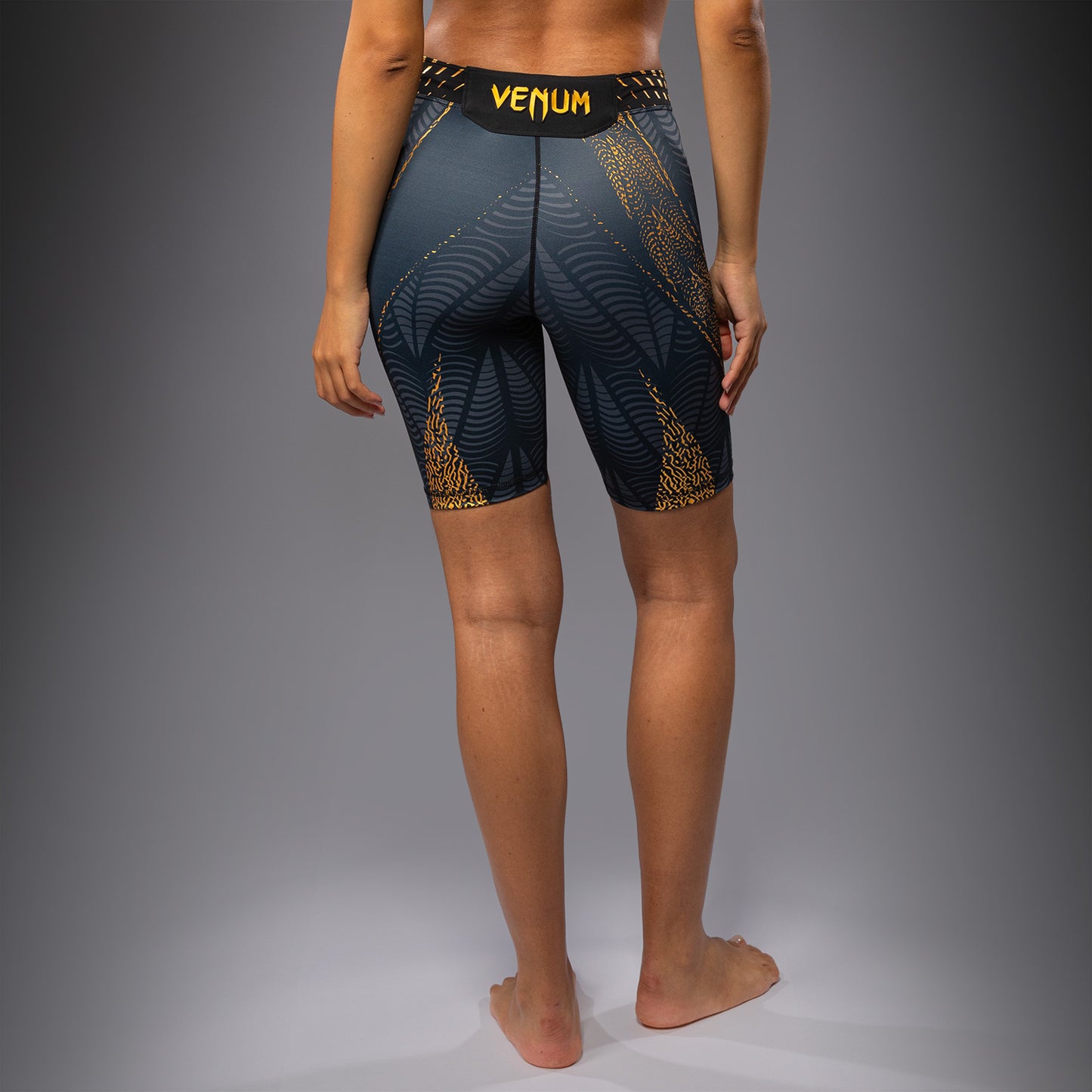 UFC Zenith by Venum Authentic Fight Night Short Vale Tudo ajuste largo Mujer - Champion
