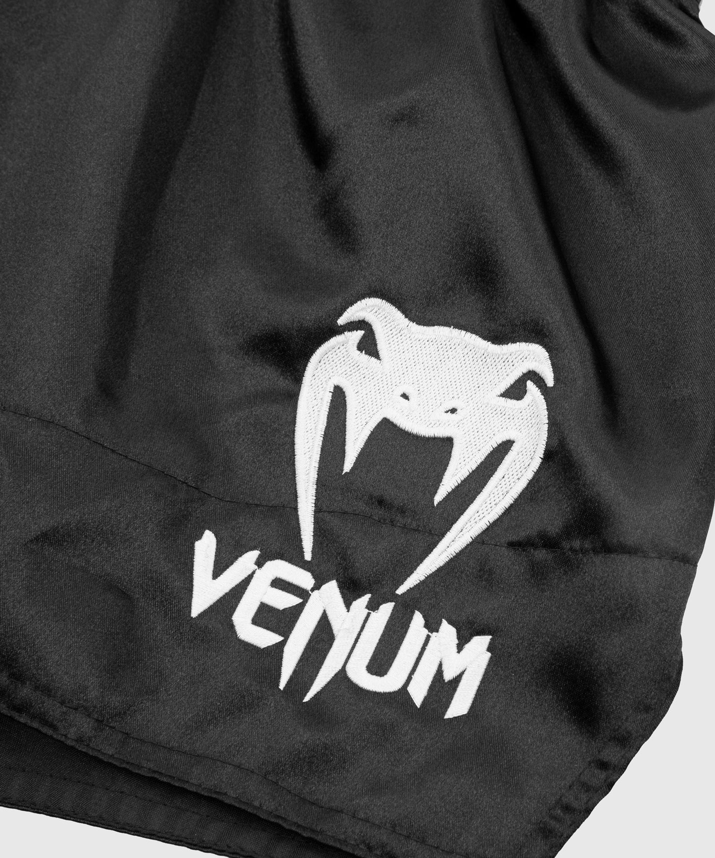 Short de Muay Thai Venum Classic - Negro/Blanco
