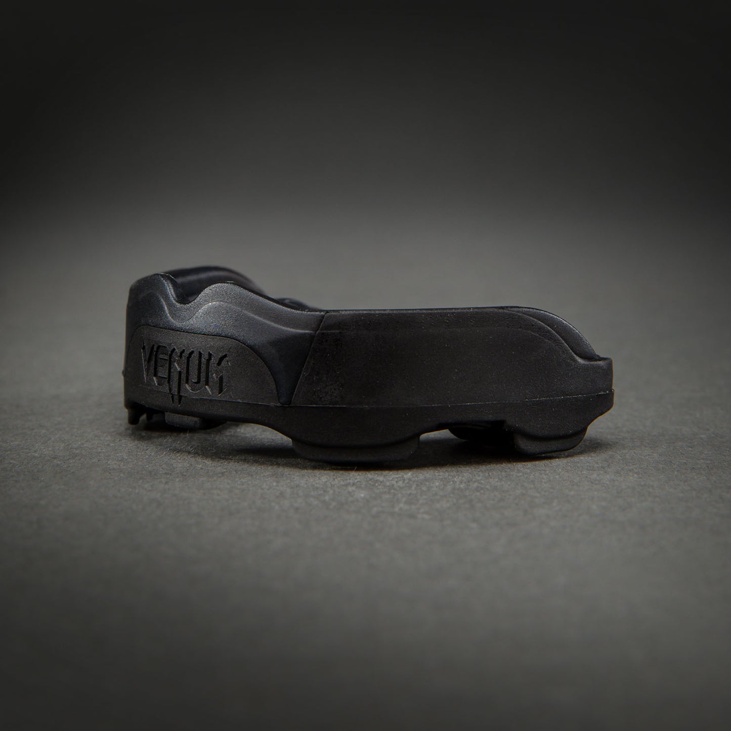 Venum Predator Protector Bucal – Negro/Negro/Rojo