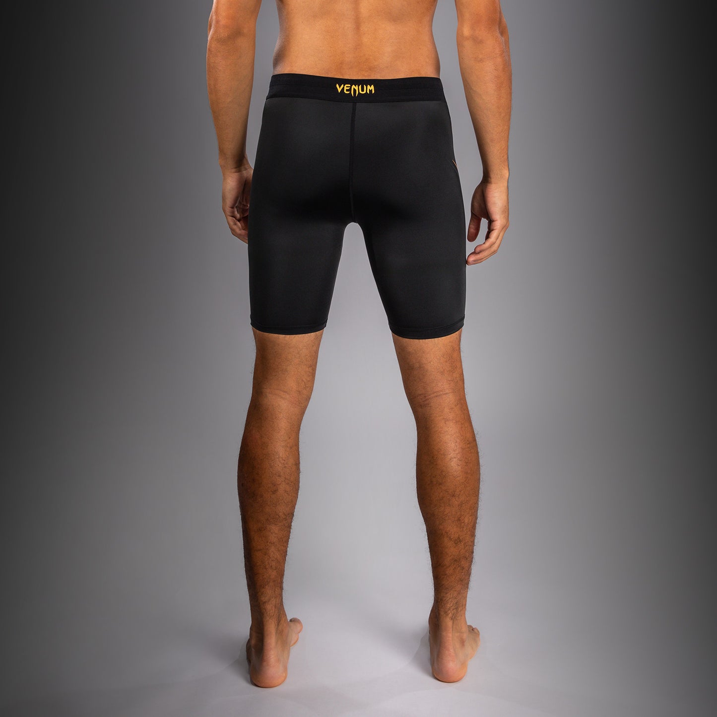 Venum G-Core Pantalón Corto de Compresión - Negro/Oro