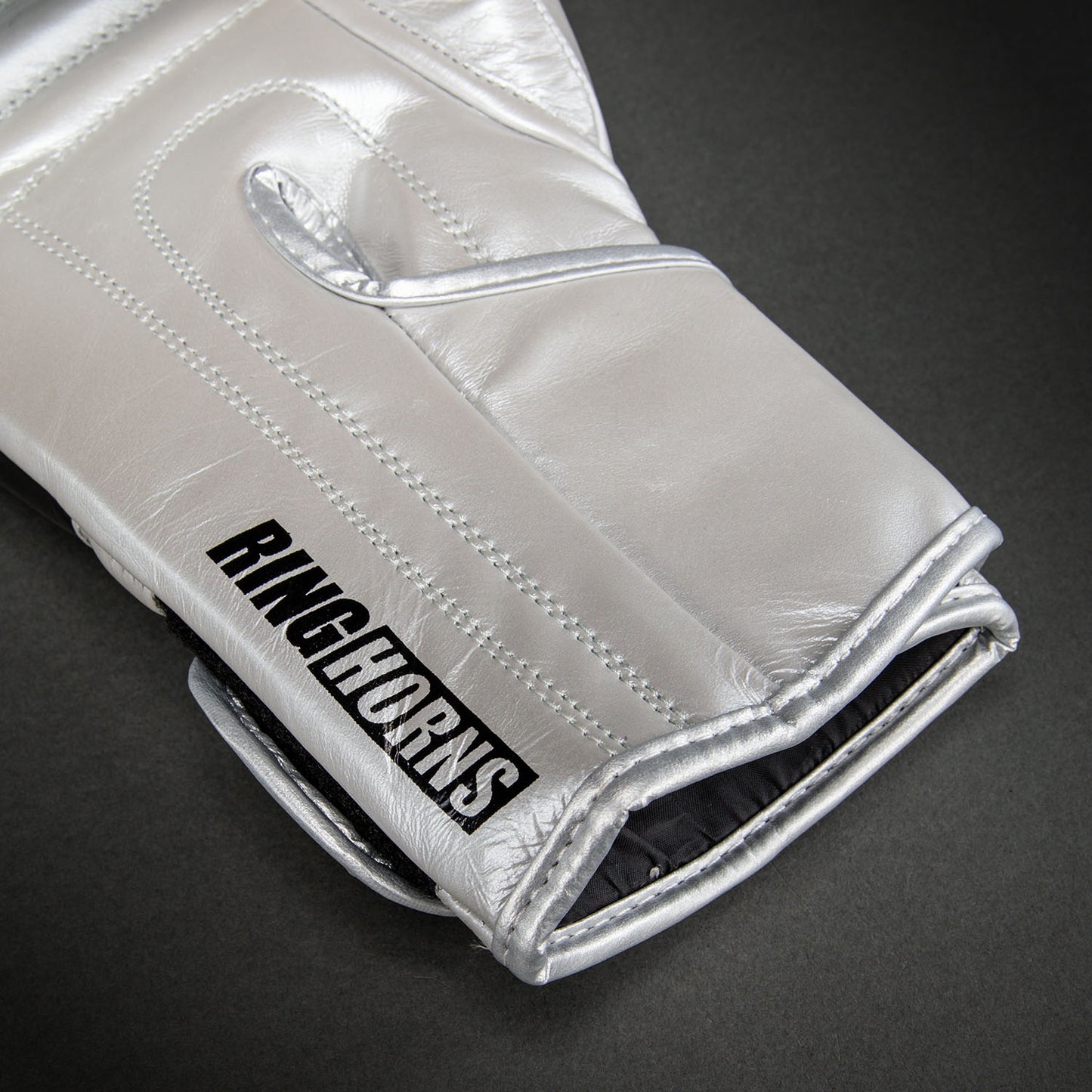 Ringhorns Charger by Venum Guantes de Boxeo Charger – Plata/Negro