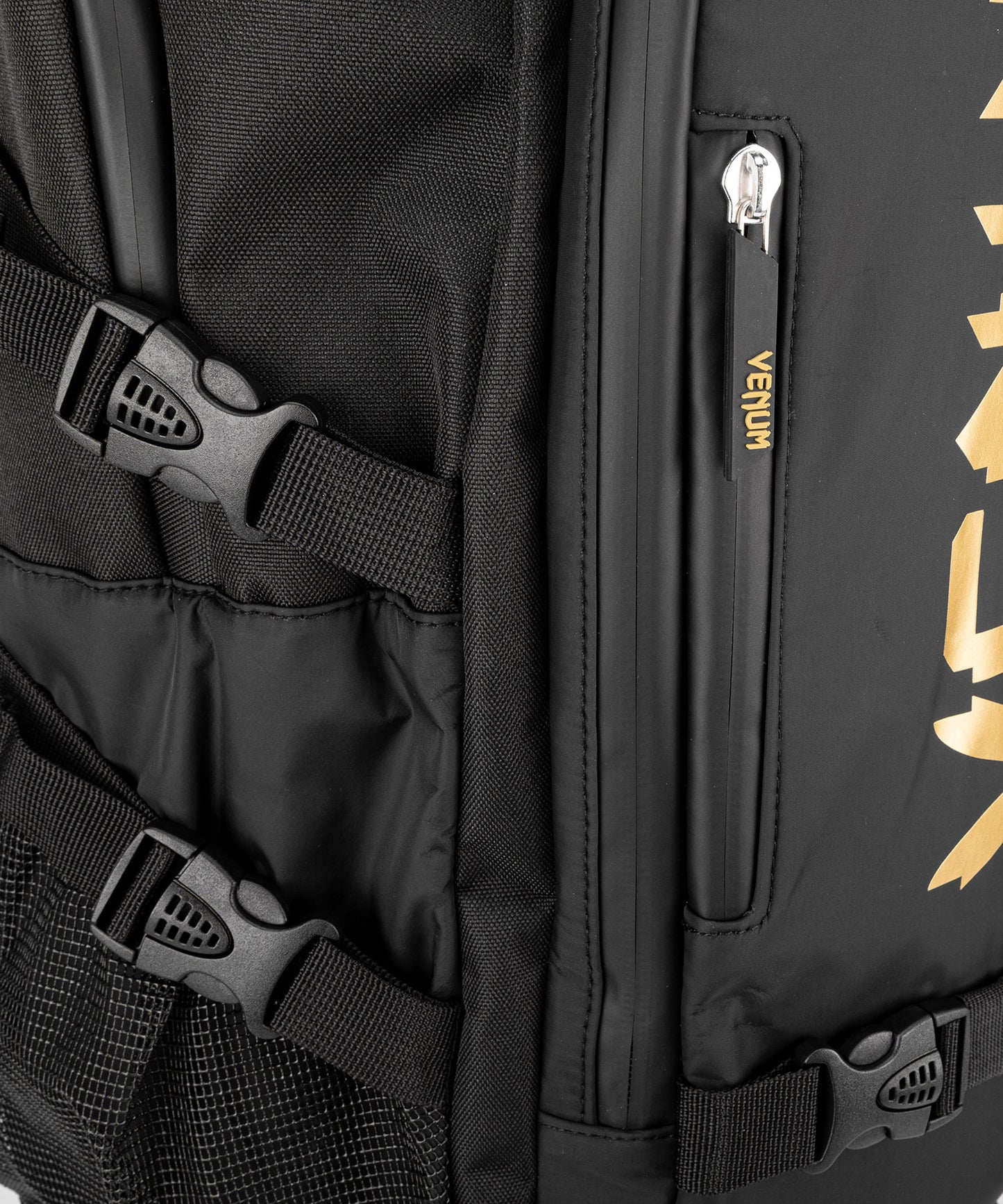 Mochila Venum Challenger Xtreme Evo - Negro/Dorado