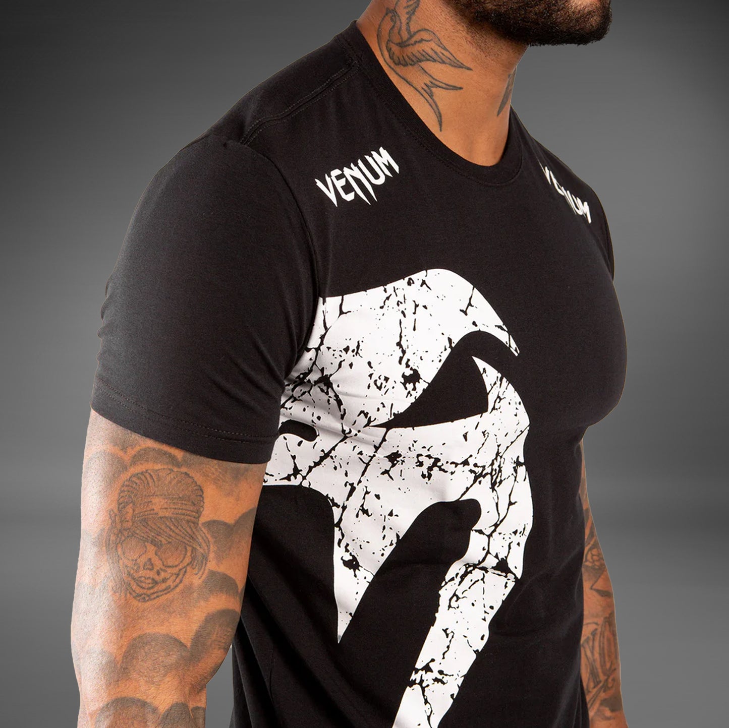 Camiseta Venum Giant - Negro
