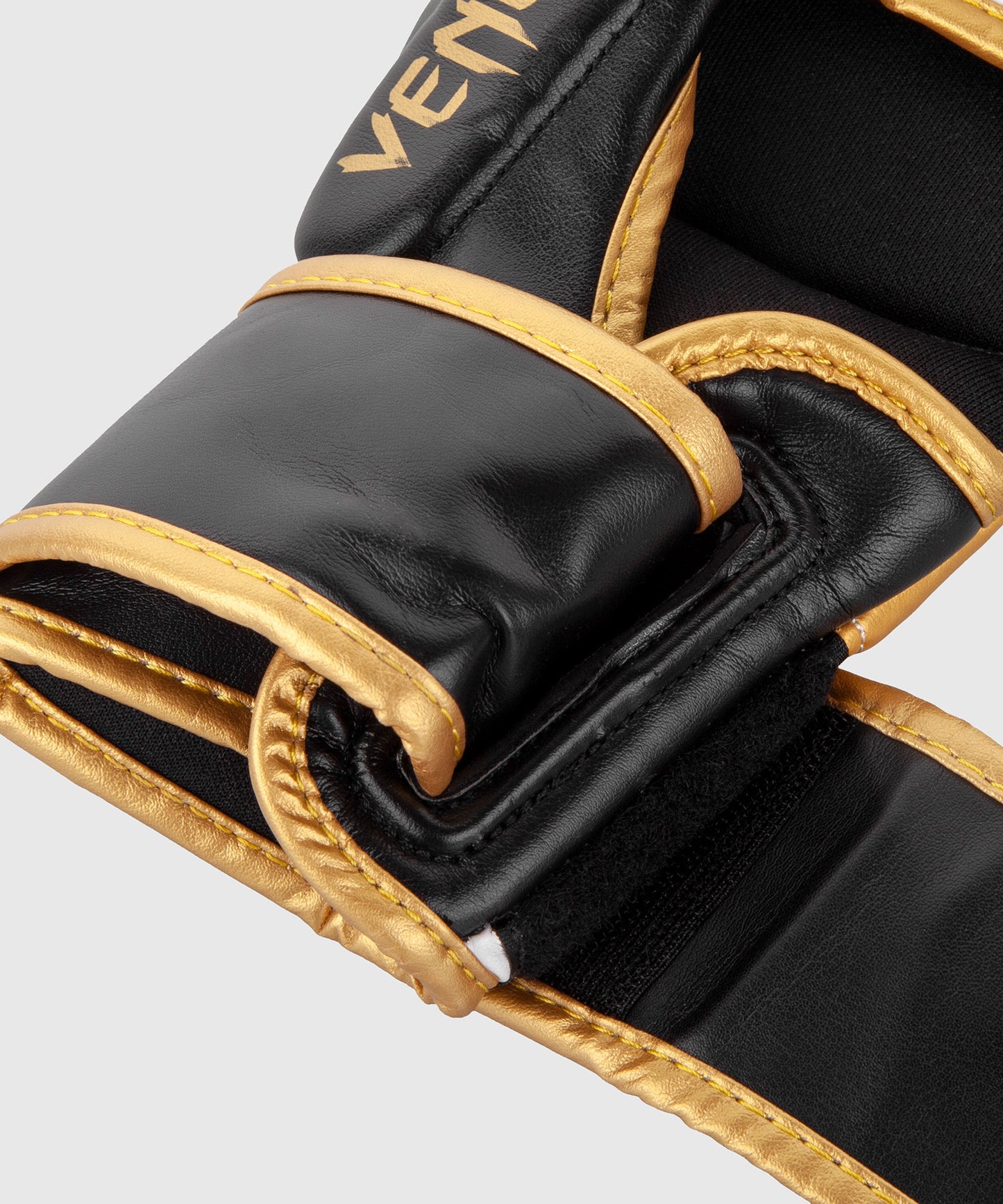 Guantes de Enfrentamiento Venum Challenger 3.0 - Blanco/Negro/Oro