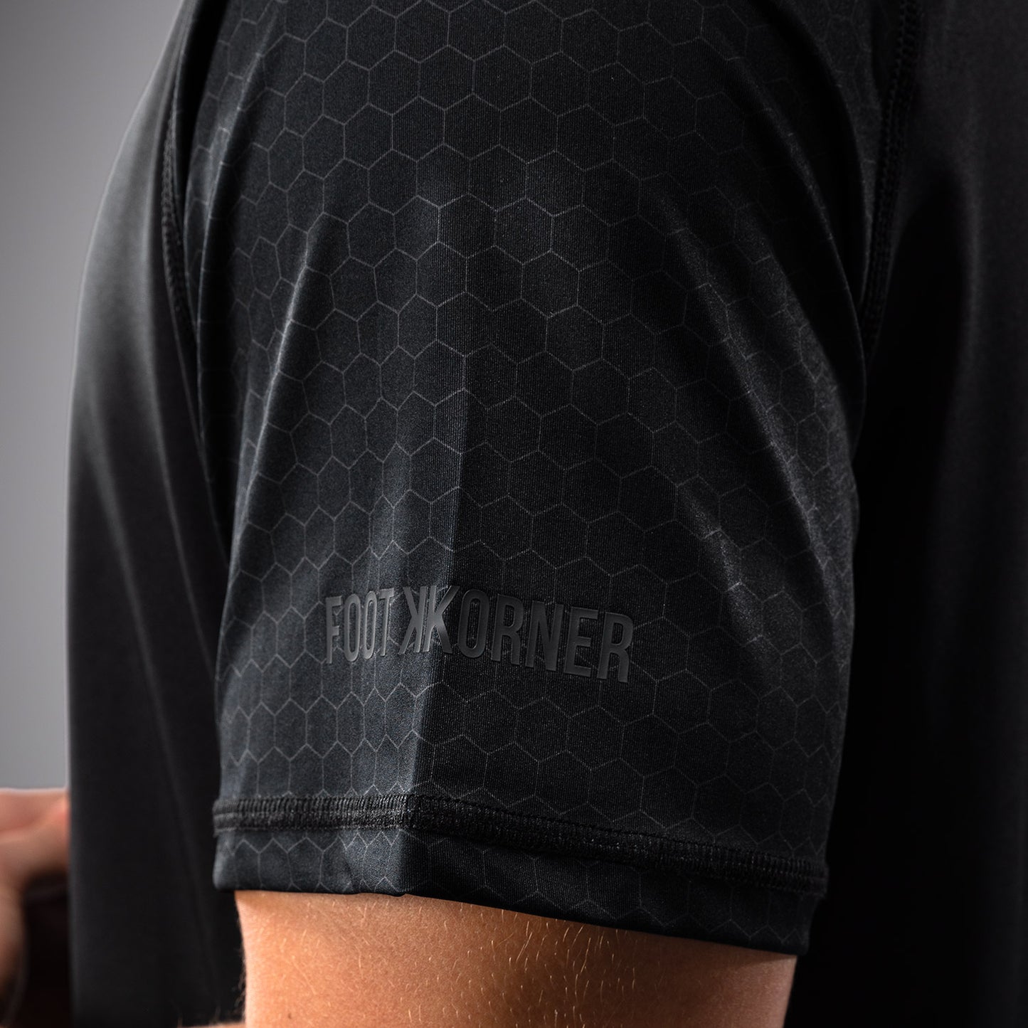 FK x Venum Hexagone MMA Camiseta  - Negra/Oro