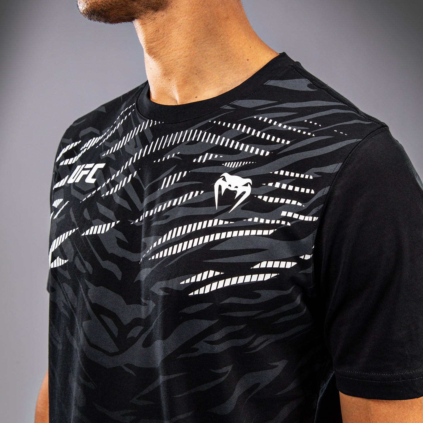 UFC Fusion by Venum Replica Camiseta de Manga Corta para Hombre - Negro