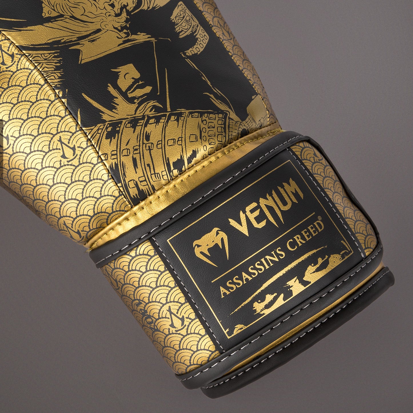 Venum x Assassin’s Creed Shadows Guantes de boxeo - Negro/Oro