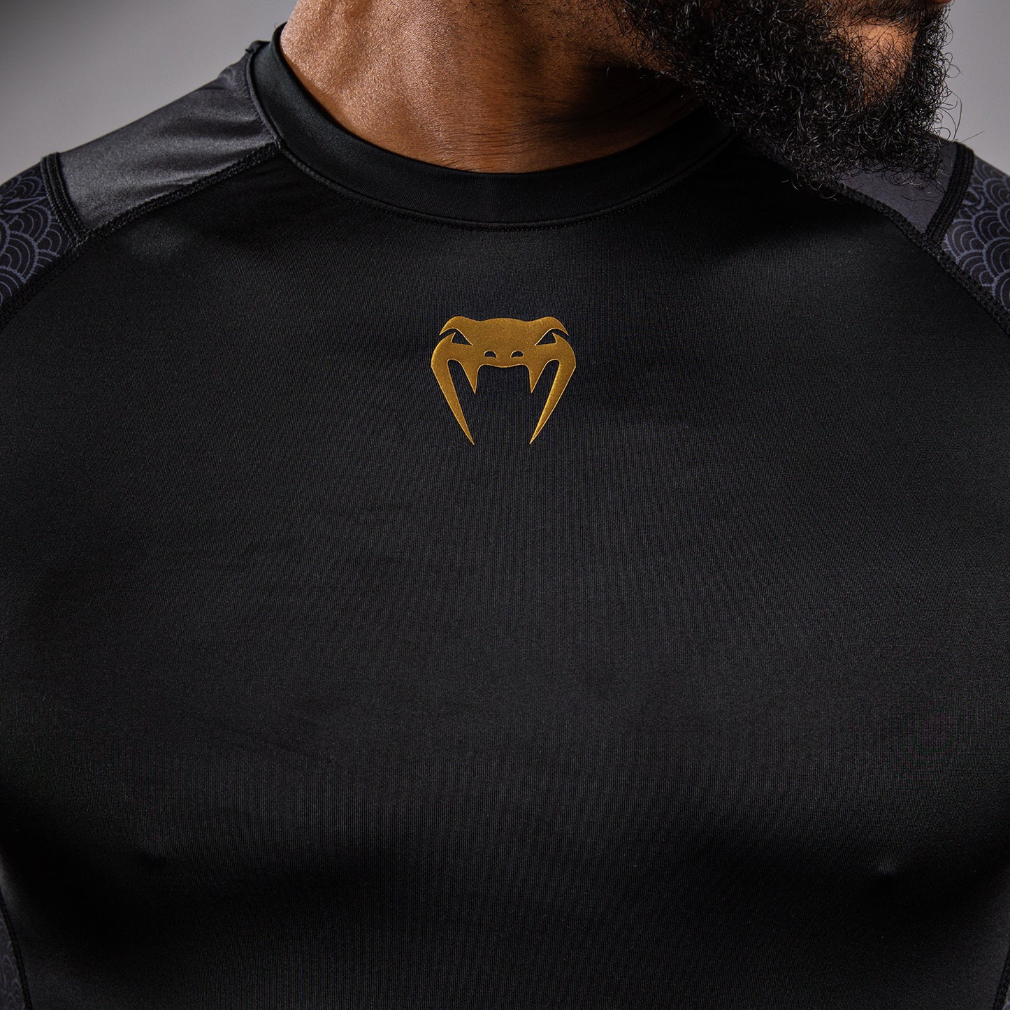 Venum x Assassin’s Creed Shadows Lycra de manga corta para hombre - Negra
