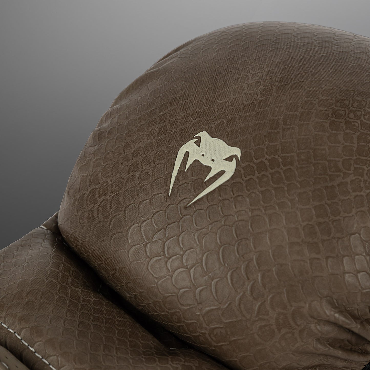 Venum Impact Evo Scales Guantes de Sparring MMA – Marrón
