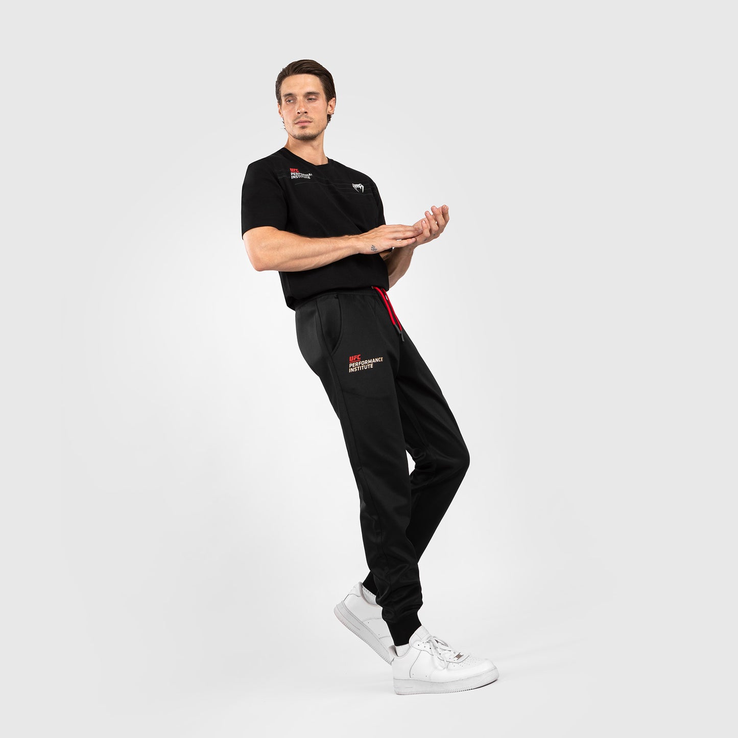 UFC Venum Performance Institute 2.0 Pantalón para Hombre - Negro/Rojo