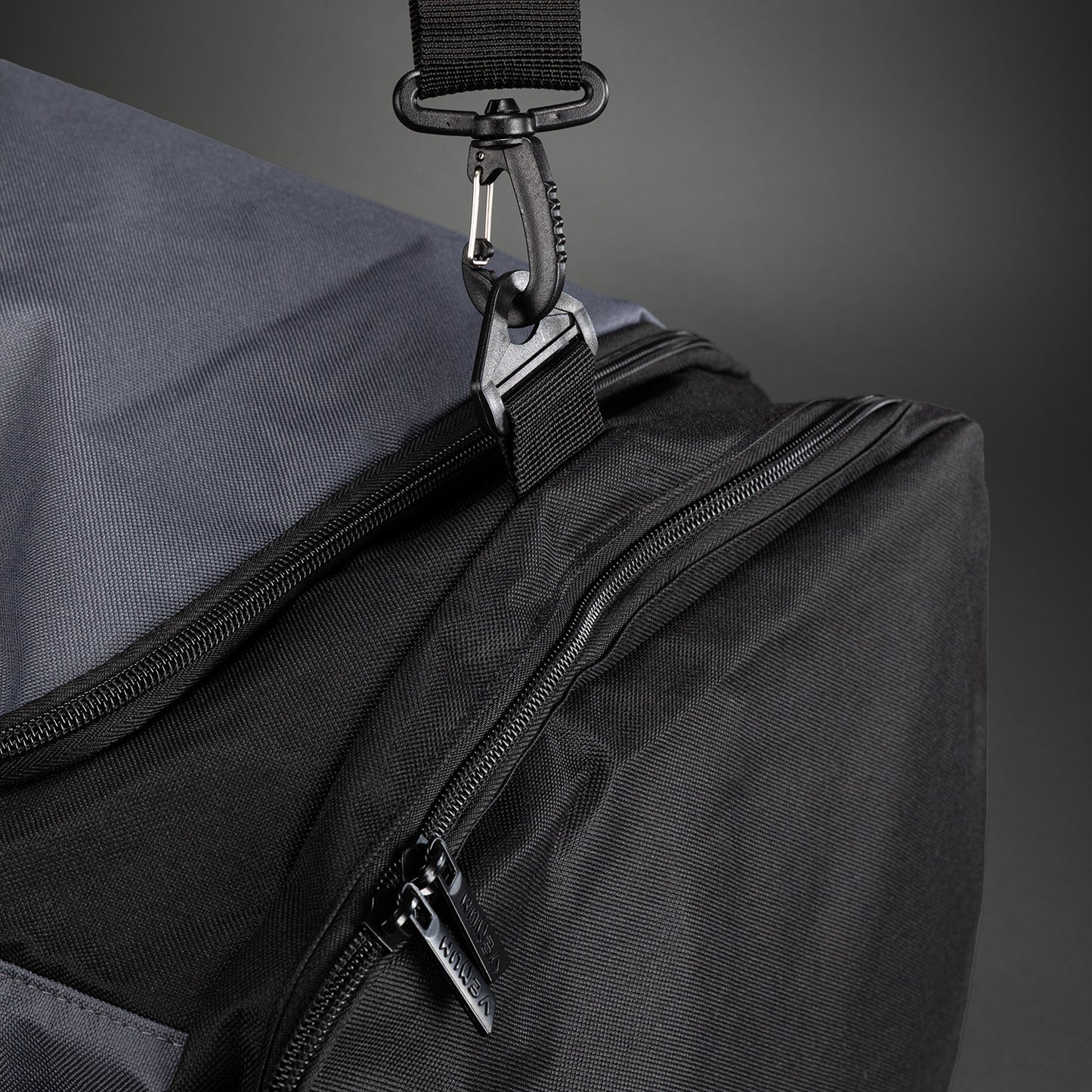 Venum Essential Bolsa de Deporte (37 L) - Gris/Negro