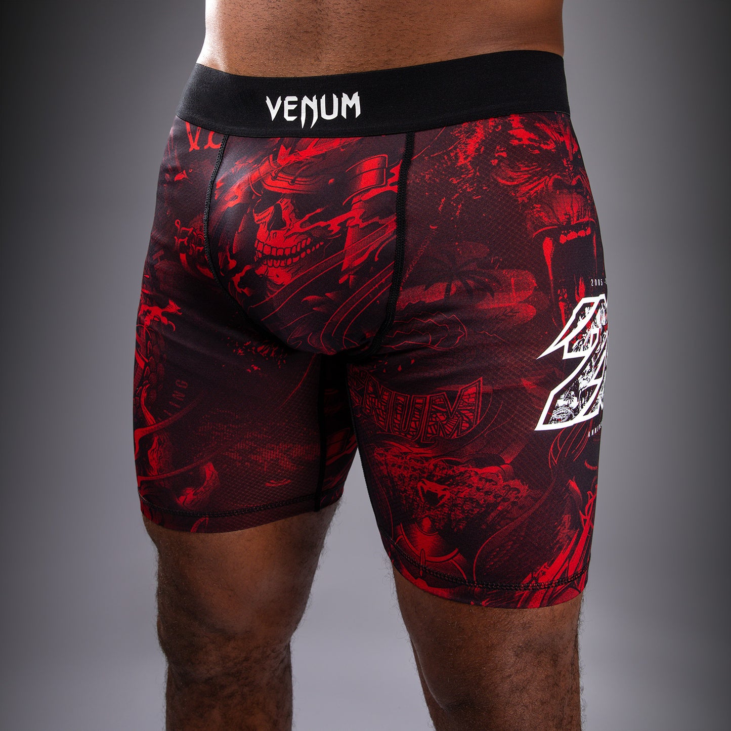 Venum 20th Anniversary Short de Compresión - Negro/Rojo