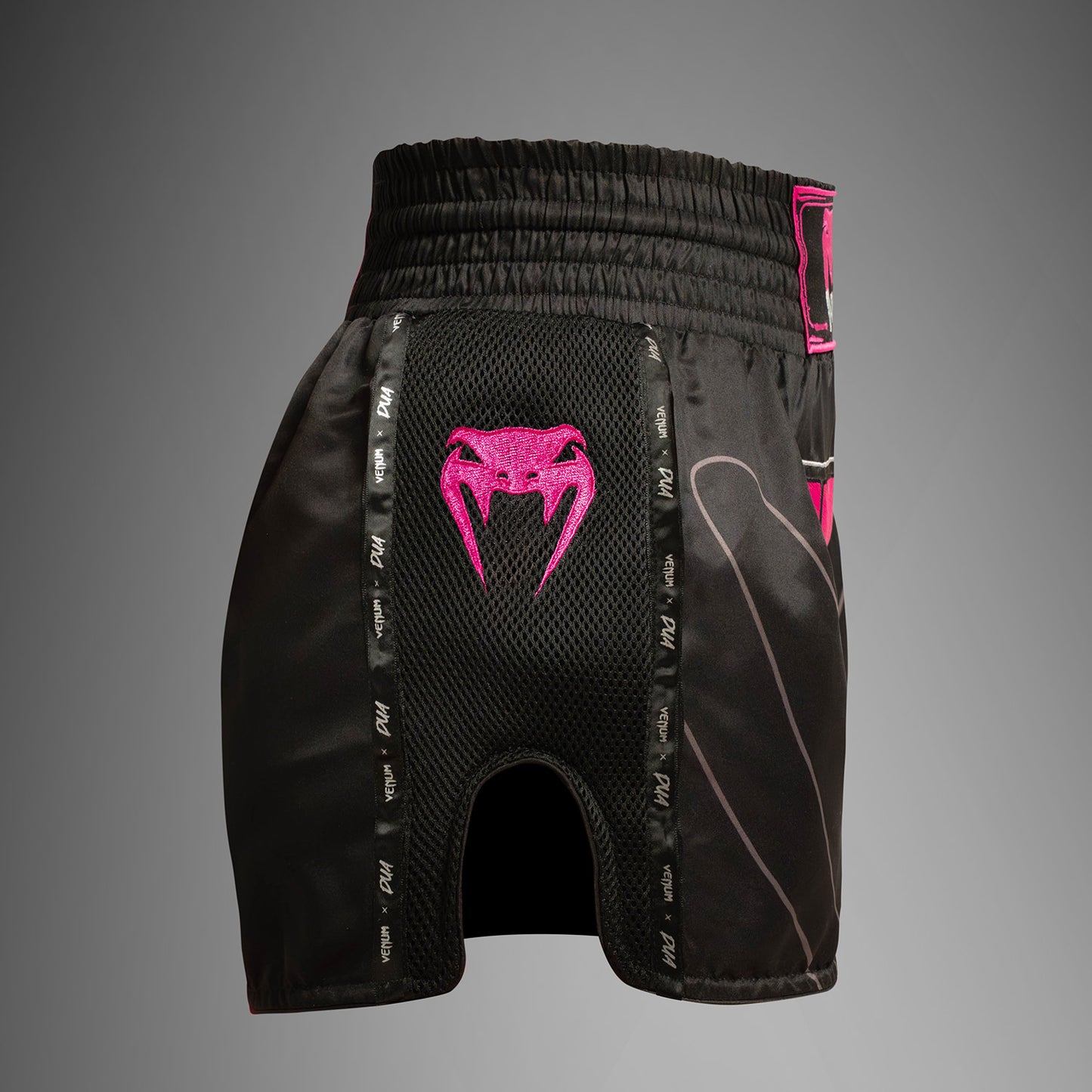 Venum x Dua Muay Thai Pantalones Cortos - Negro/Rosa Fucsia