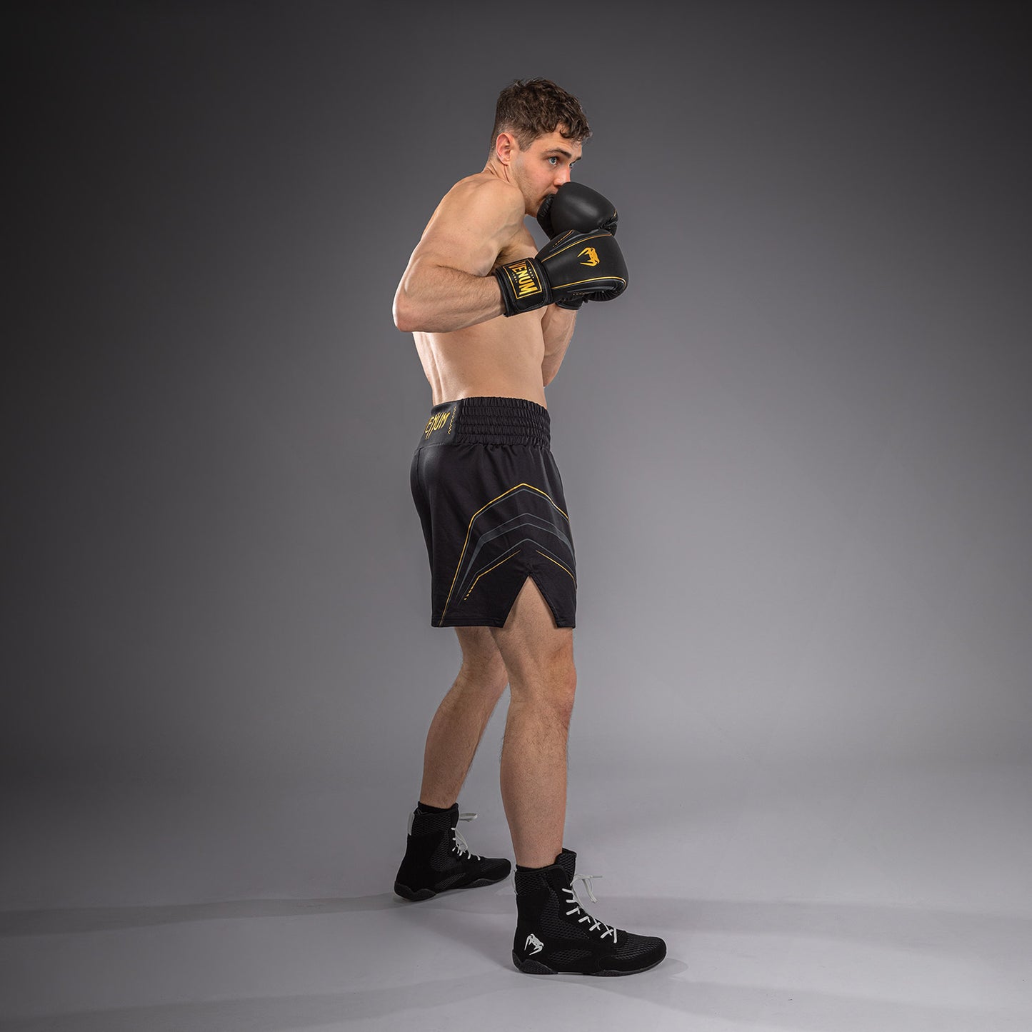 Venum Streamline Pantalón Corto de Boxeo – Negro/Oro