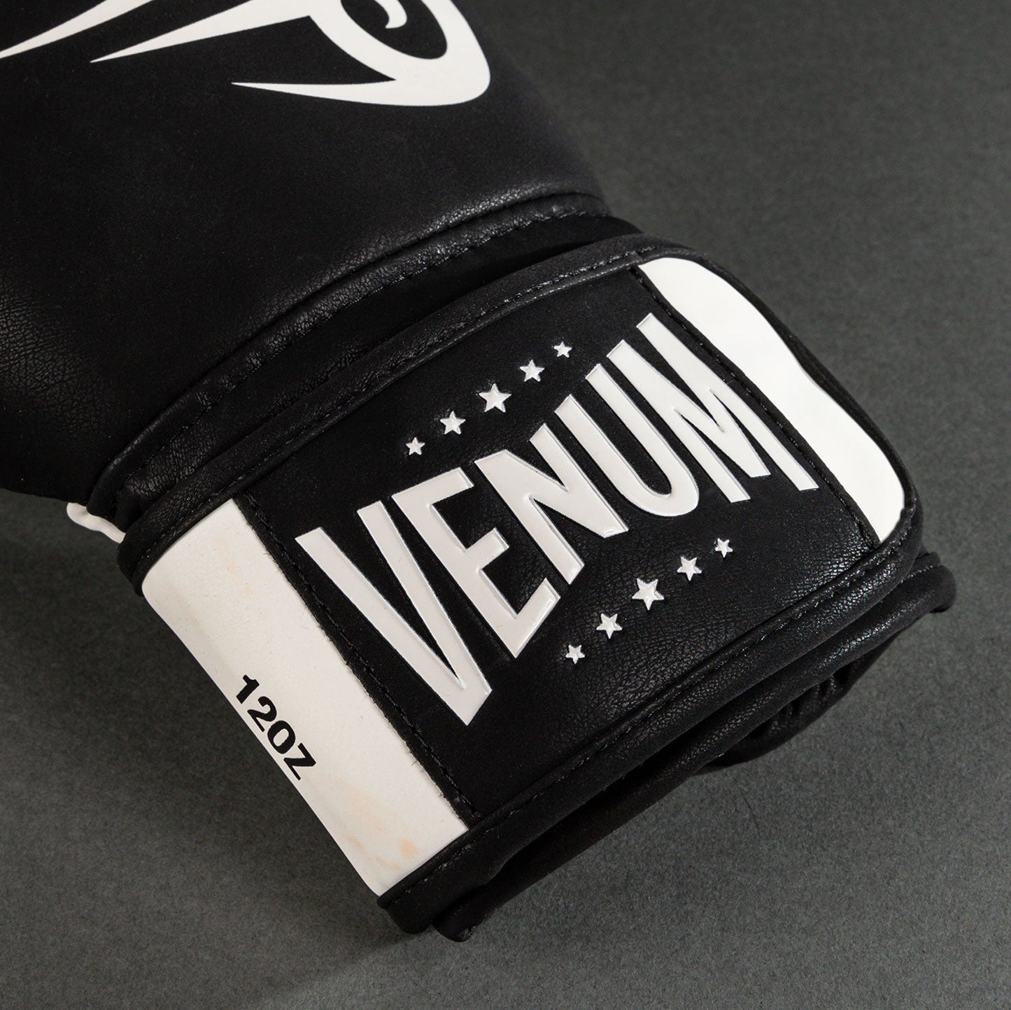 Venum Mike Tyson Replica Guantes de Boxeo - Negro Intenso/Blanco Óptico