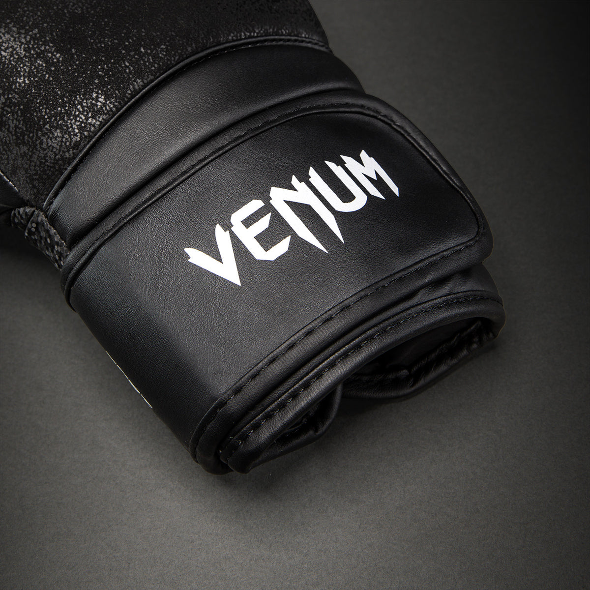 Venum Stone 2.0 Guantes de Boxeo - Negro