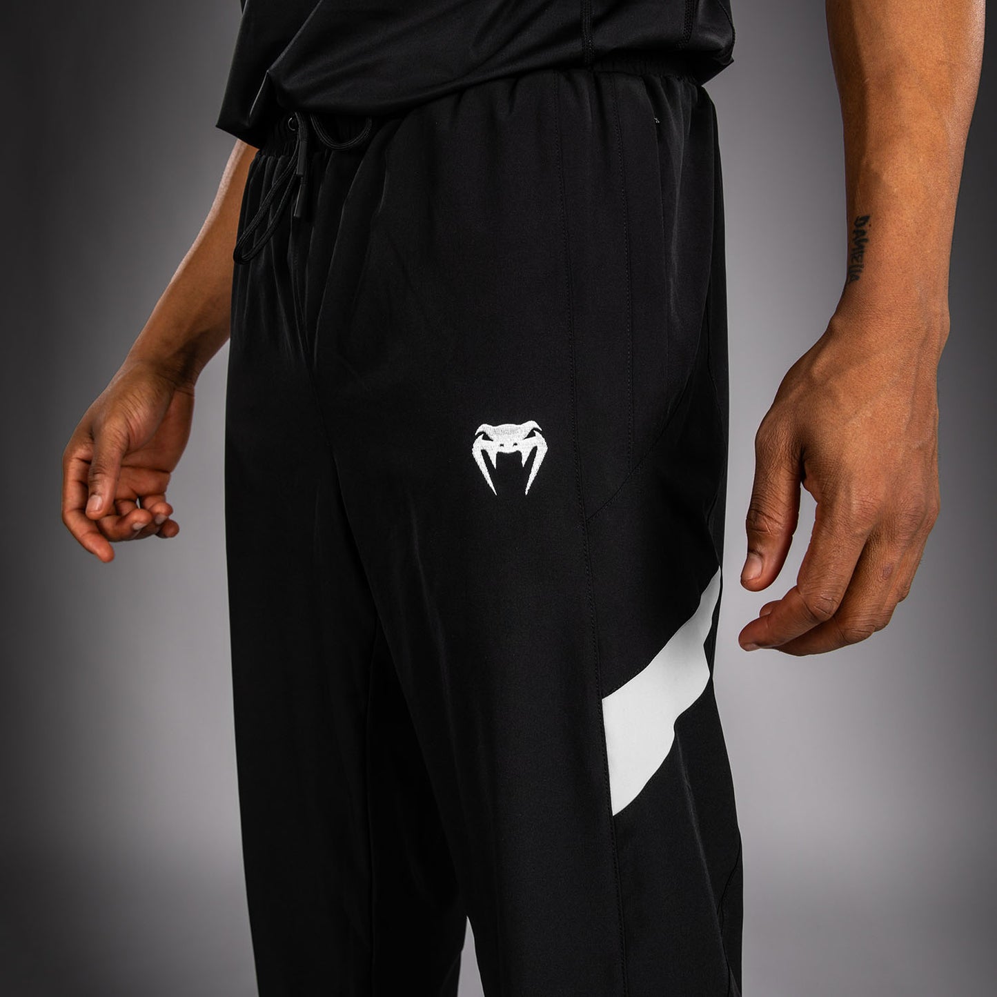 Venum Attack 90 Pantalón Jogger – Blanco/Negro