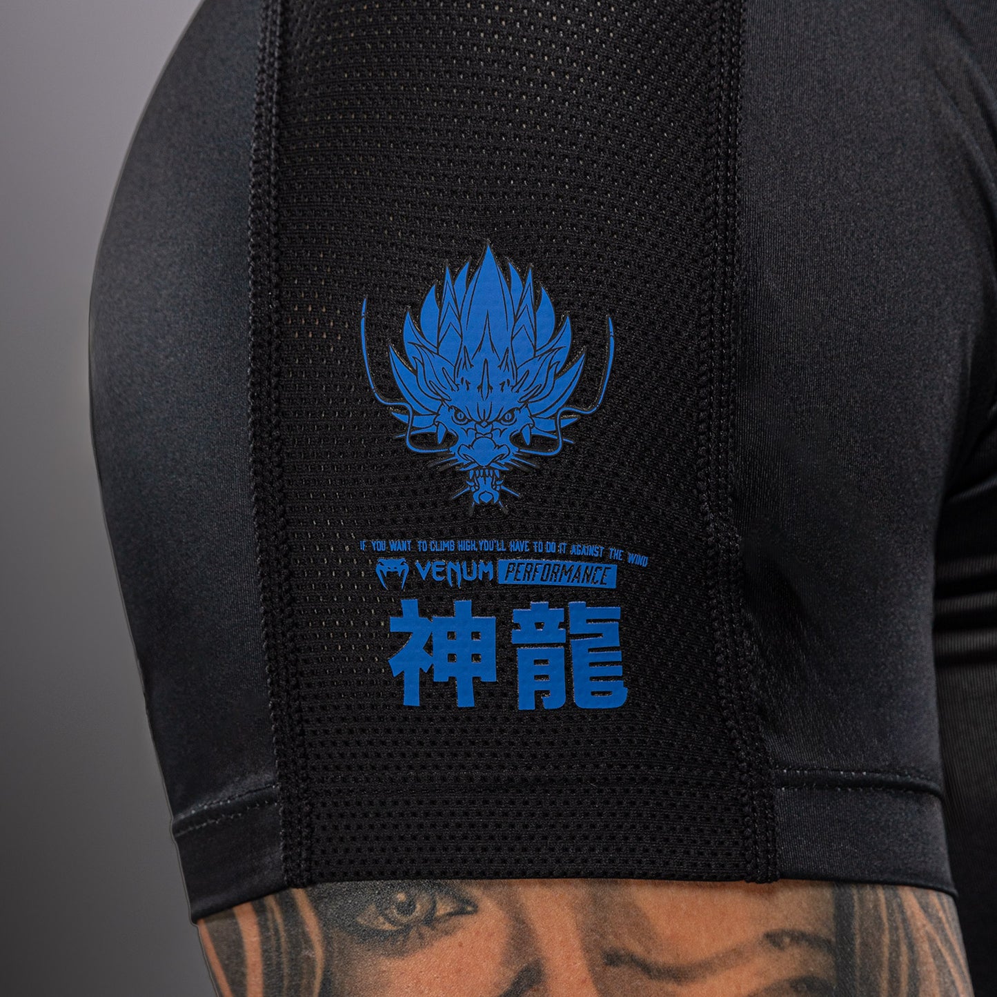 Venum Thunder Dragon Rashguard Manga Corta – Negro/Azul Real