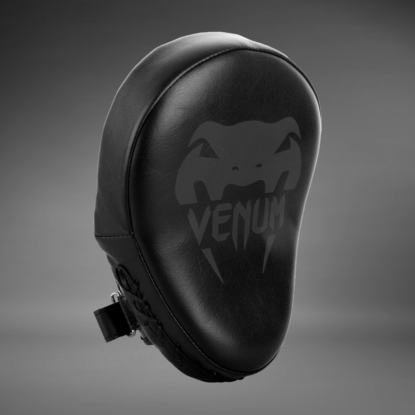 Manoplas de Boxeo Venum Light - Negro/Negro (Par)