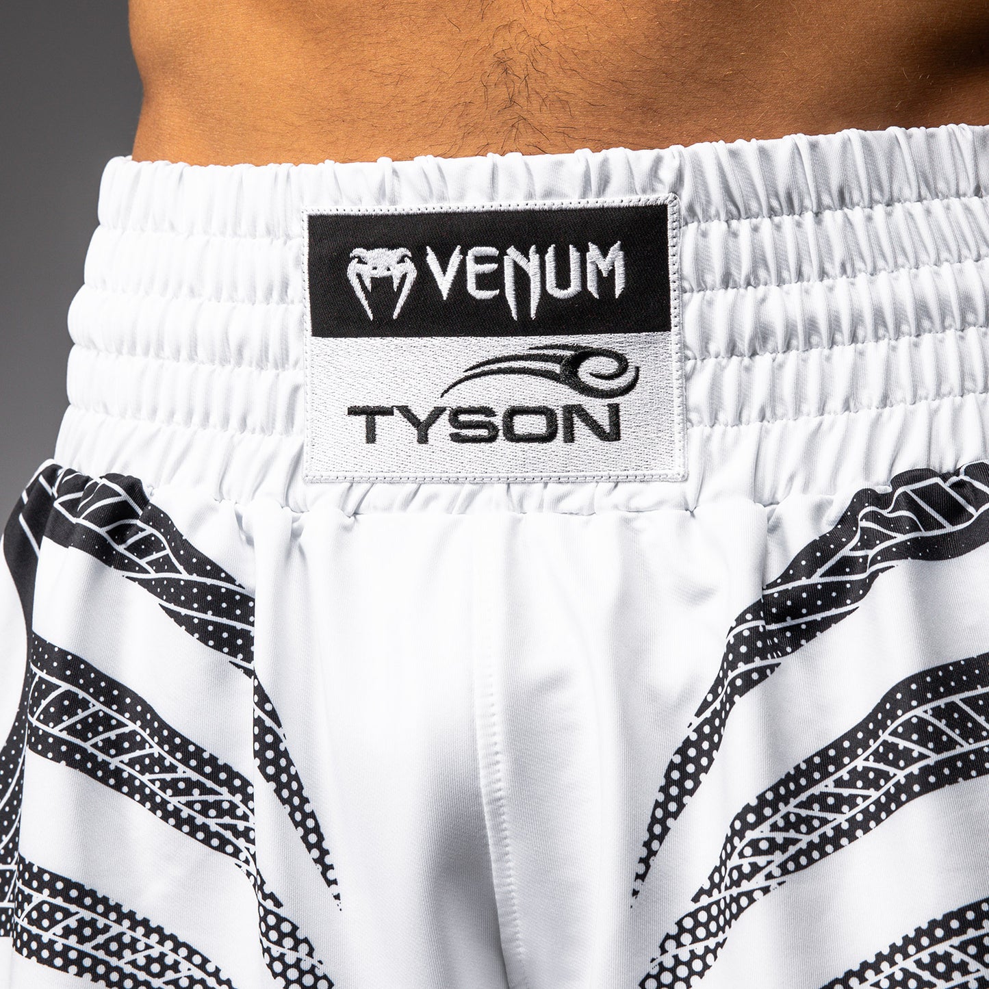 Venum x Mike Tyson Tiger Pantalones Cortos de Boxeo - Blanco Óptico/Negro Profundo