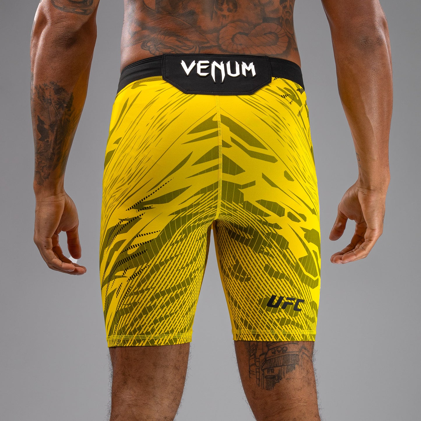 UFC Fusion by Venum Personalizados Authentic Fight Night Vale Tudo Shorts para Hombre - Amarillo