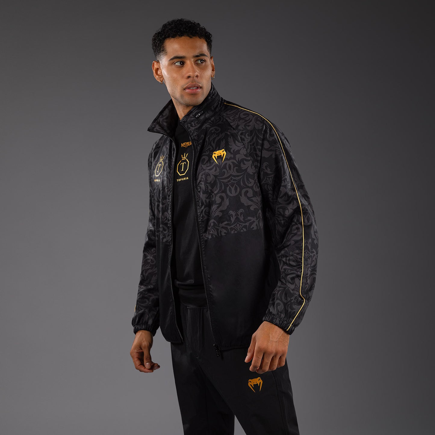 Venum x Topuria Unmatched Edition Chaqueta de Entrenamiento - Negro/Dorado