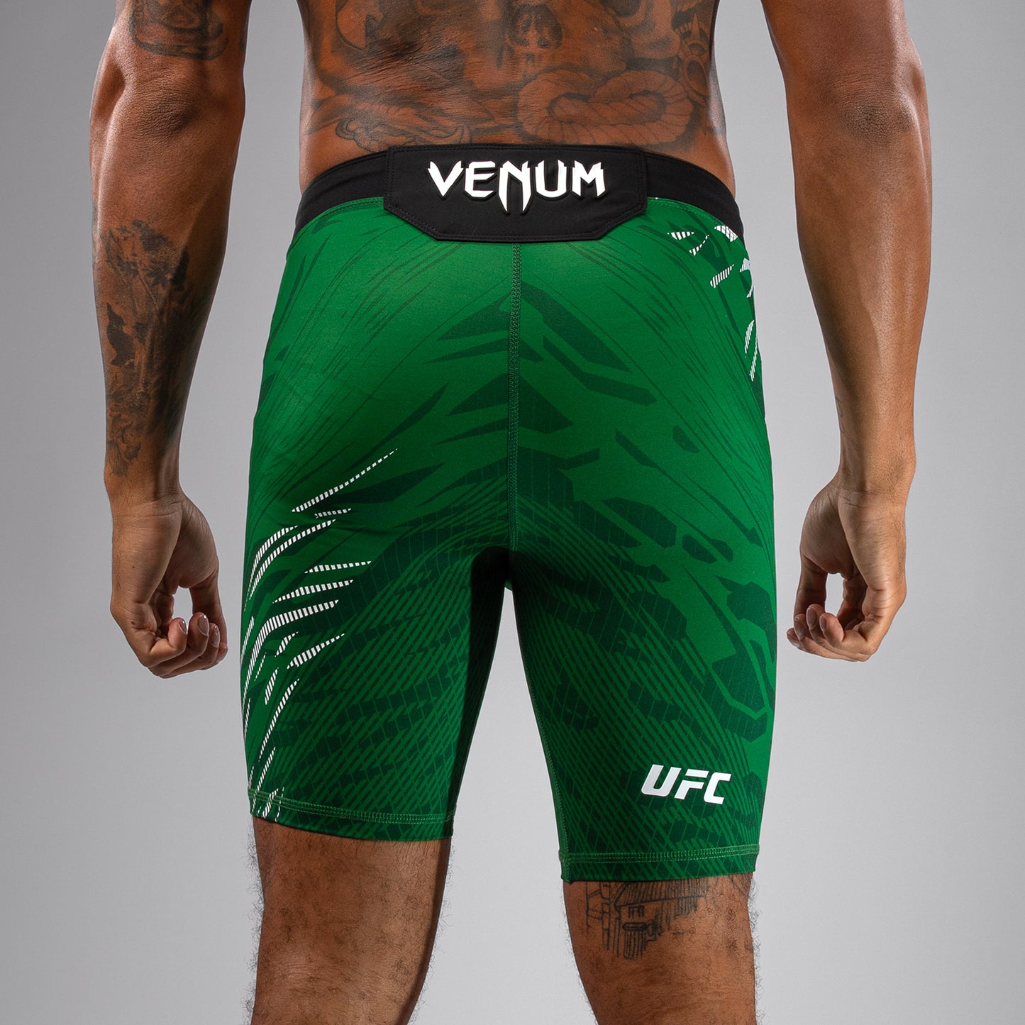 UFC Fusion by Venum Authentic Fight Night Vale Tudo Shorts para Hombre - Verde