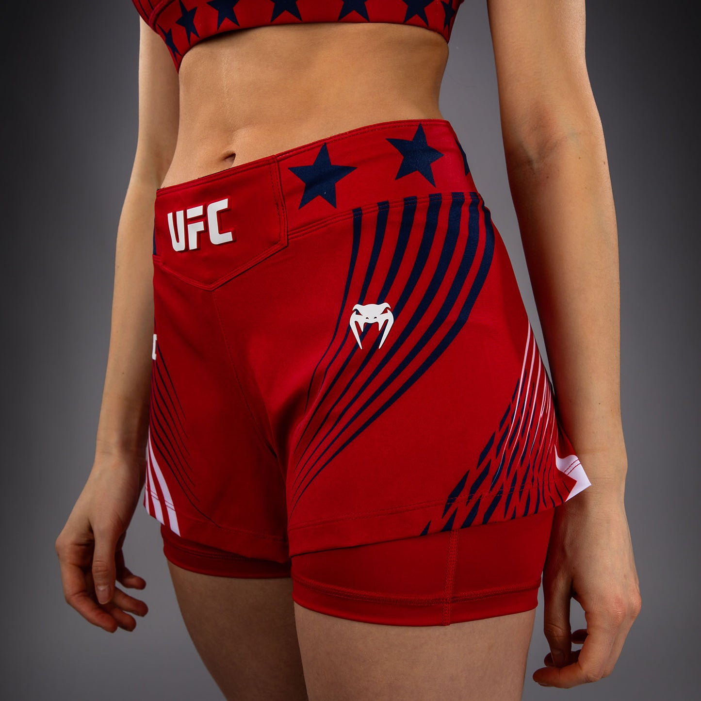 Official UFC Freedom 250 by Venum Authentic Fight Night Fight Shorts para mujer - Rojo