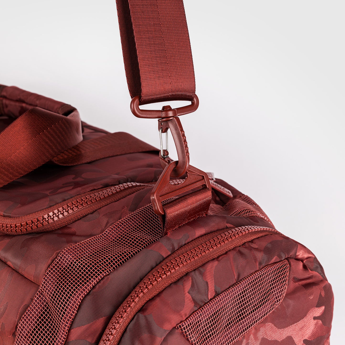 Venum Trainer Lite Bolsa de Deporte (48L) – Camuflaje/Burdeos