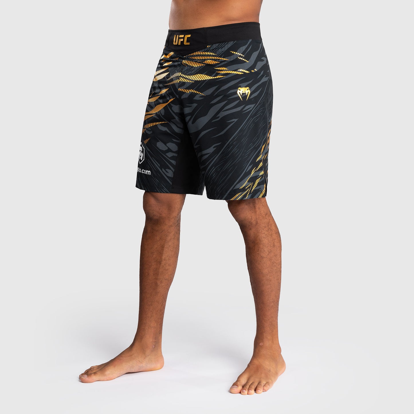 UFC Fusion by Venum Personalizados Authentic Fight Night Shorts de Lucha para Hombre - Ajuste Largo - Campeón