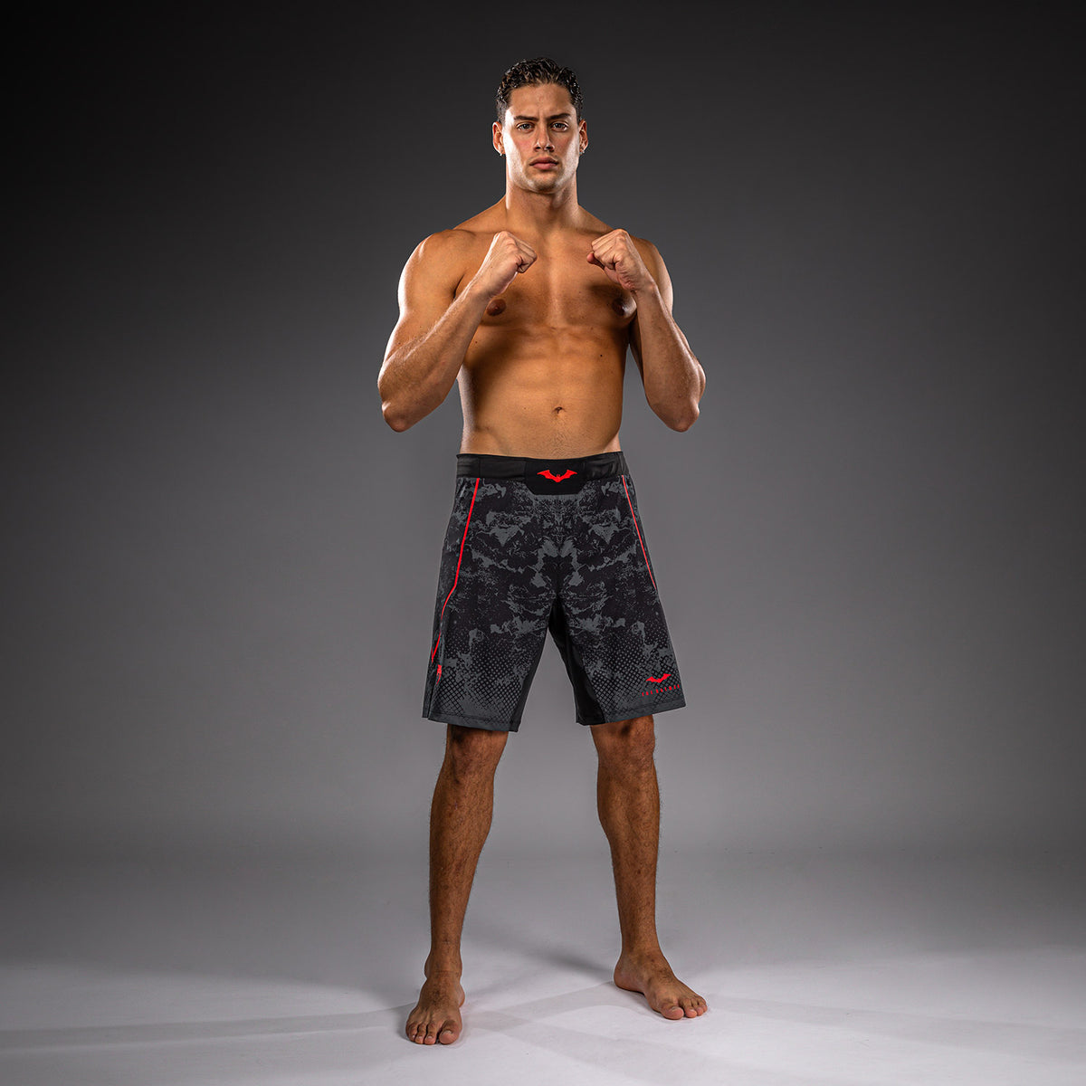 Venum x Batman Fightshorts - Negro/Gris/Rojo