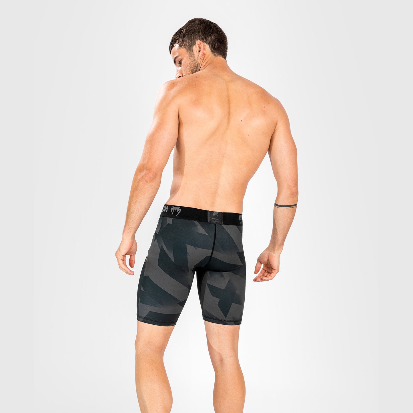 Shorts Vale Tudo Venum Razor - Negro/Oro