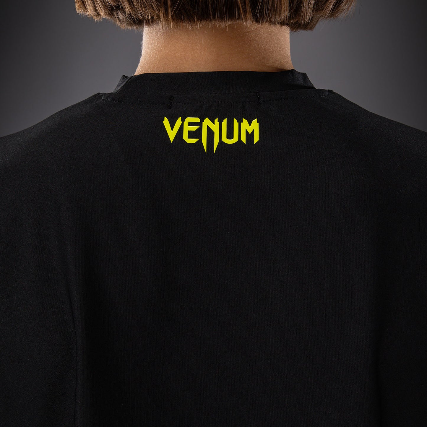 Venum Lazer Camiseta Dry Tech Para Mujer - Negro/Amarillo