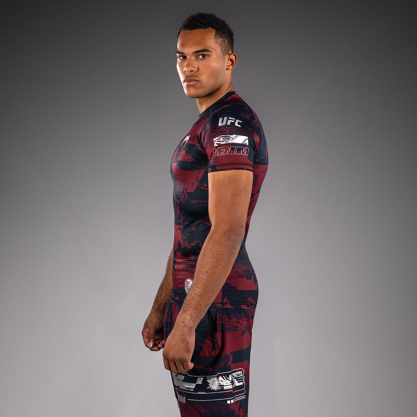 UFC Zenith by Venum Authentic Fight Week Rashguard de manga corta Performance Hombre - Azul marino/Burdeos/Plateado