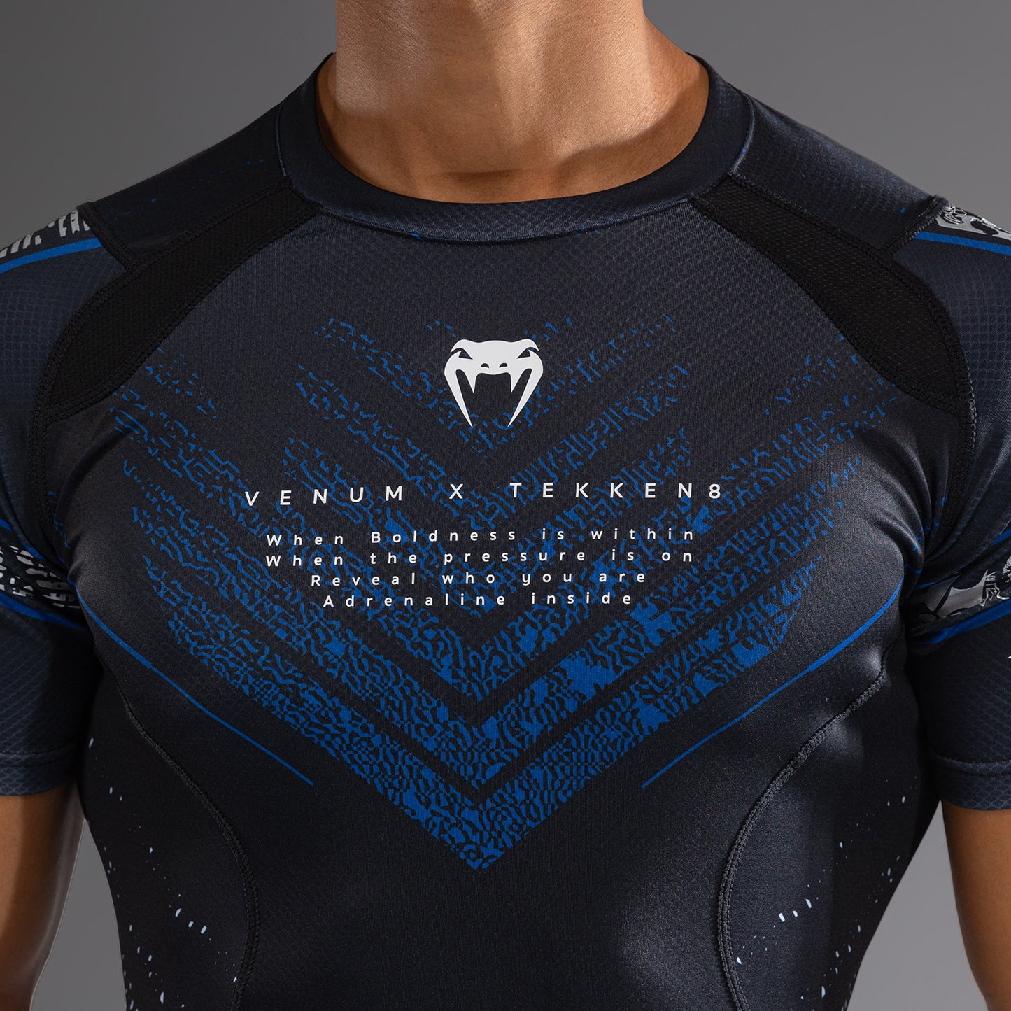 Venum x TEKKEN 8 - Paul Phoenix Rashguard - Negro/Azul