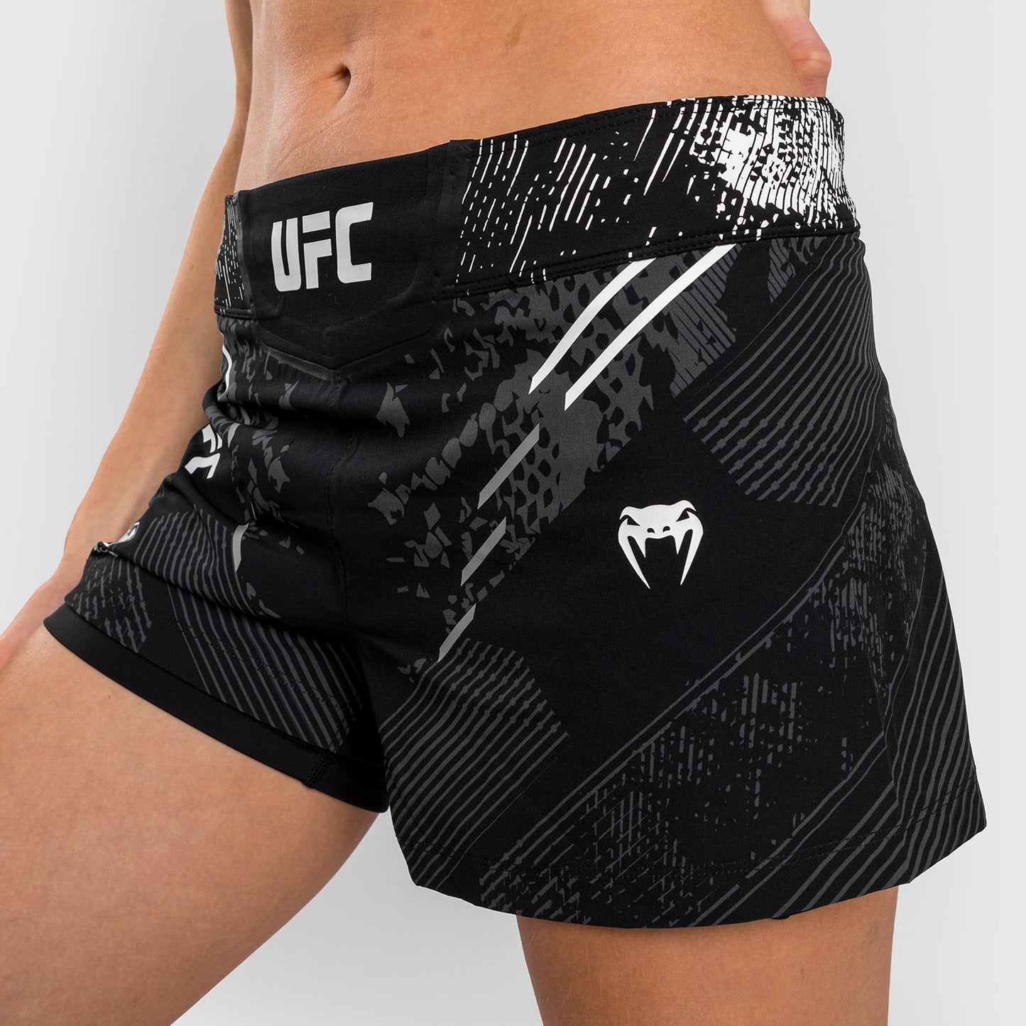 UFC Adrenaline by Venum Authentic Fight Night Short de Combate para Mujer - Negro